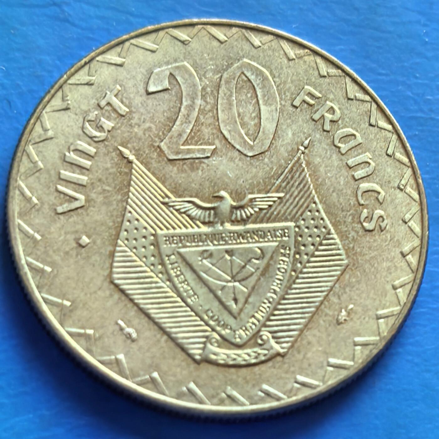 外国优质老铜币银币，周六九点倒数截拍，满百包邮，可寄存半年，喜欢朋友微信扫描二维码可直接参拍 卢旺达1977年香蕉20法郎