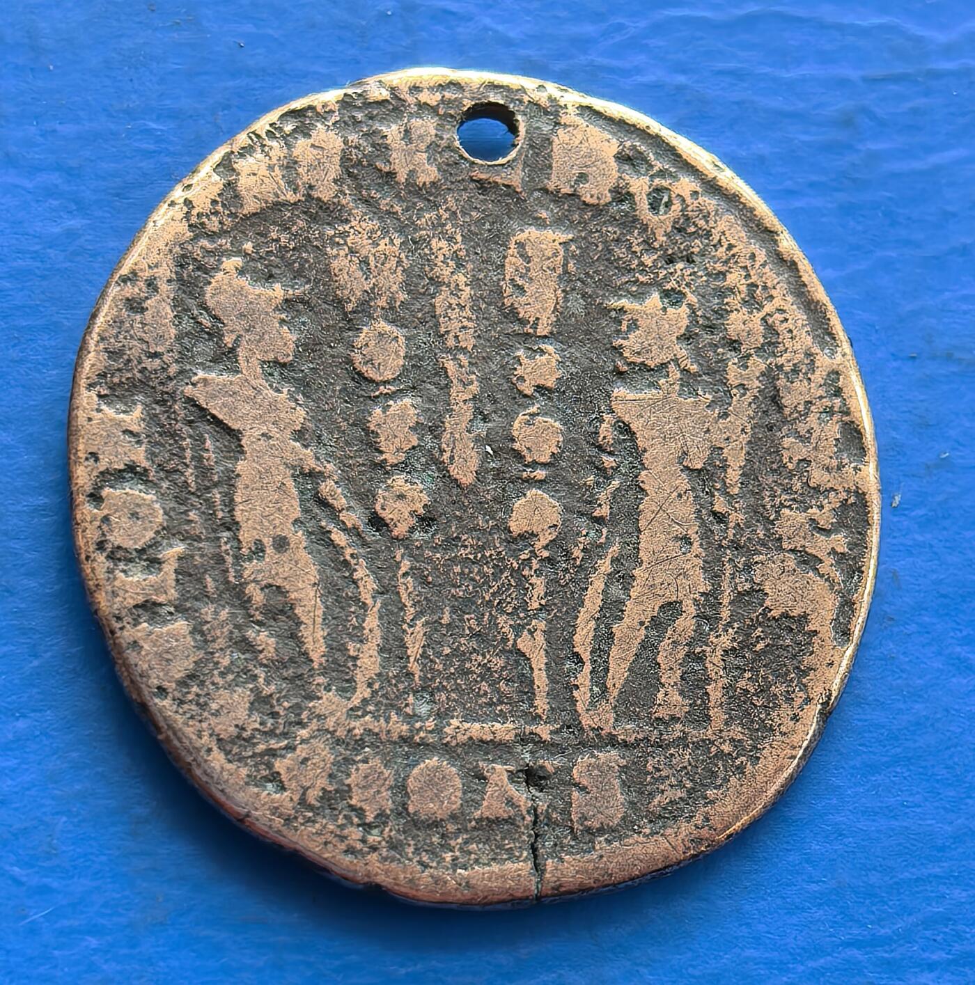 外国优质老铜币银币，周六九点倒数截拍，满百包邮，可寄存半年，喜欢朋友微信扫描二维码可直接参拍 古罗马币