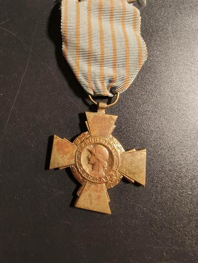 老王徽章第167期 - 法国战斗十字奖章