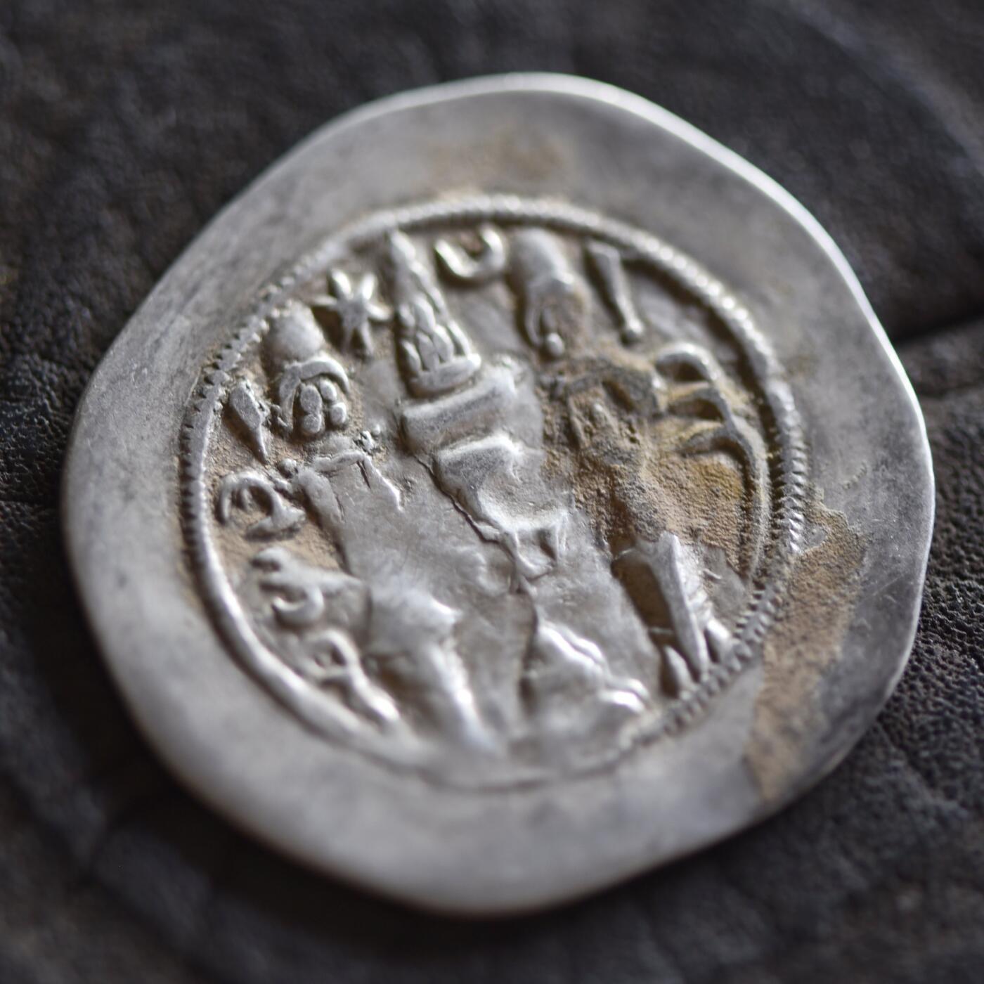 【良泉】【2025年最后一场】12月18日晚19.30点开拍！188组【直播场】西方古代钱币、丝路杂项、印章！ 公元531-579年【萨珊帝国】库思老一世，一德拉克马，3.92克