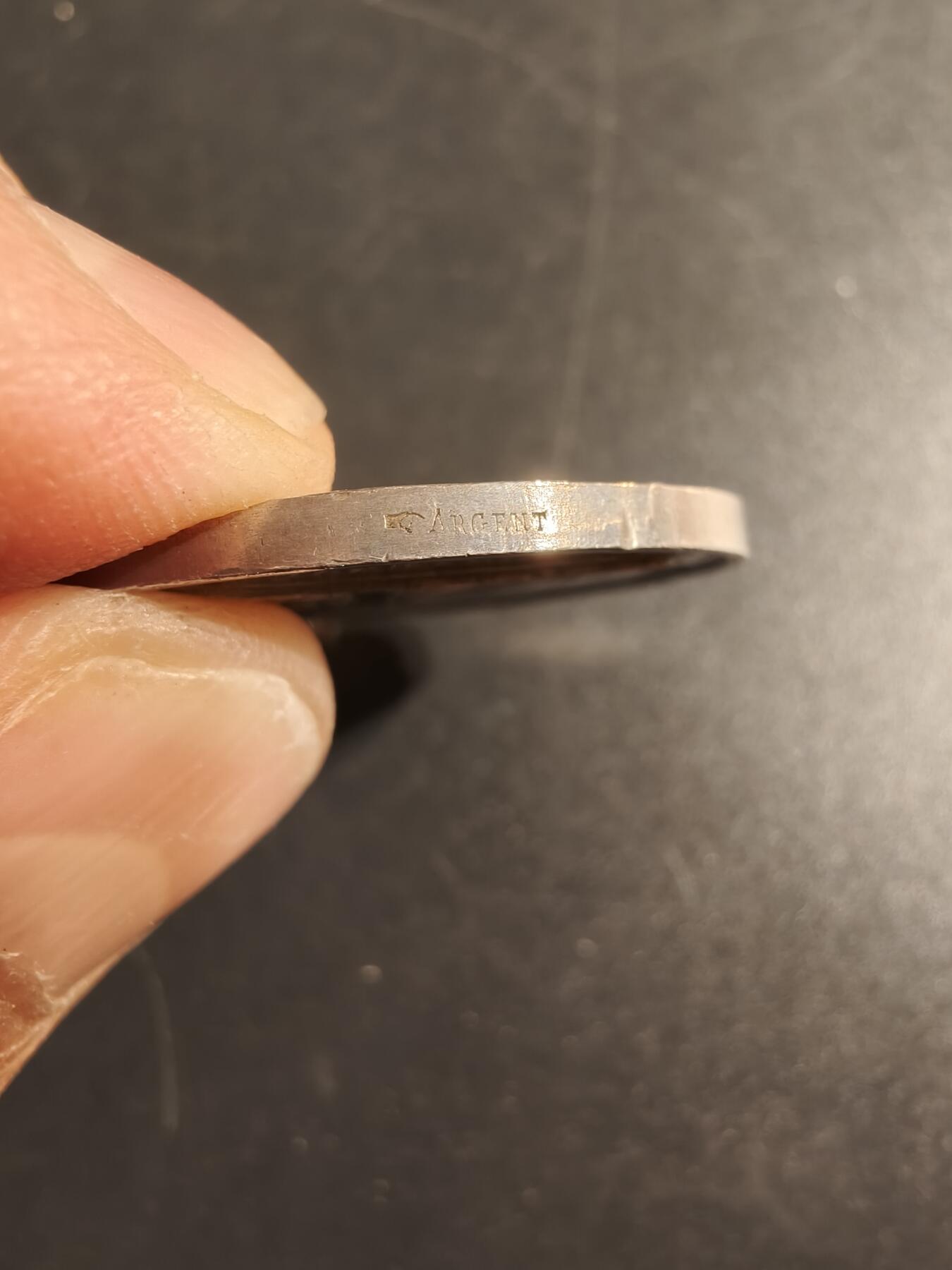 老王徽章第167期 法国索雷兹学校1816年银奖章    950银手指标    直径34mm.   重量21.6g.   