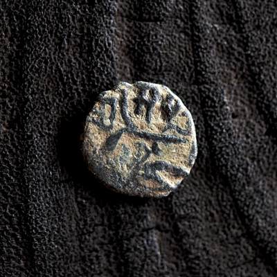 【良泉】【2025年最后一场】12月18日晚19.30点开拍！188组【直播场】西方古代钱币、丝路杂项、印章！ - 【藏家出品A】约850-1000年，喀布尔地区的沙希王朝打制“狮子/大象”吉塔尔，0.68克