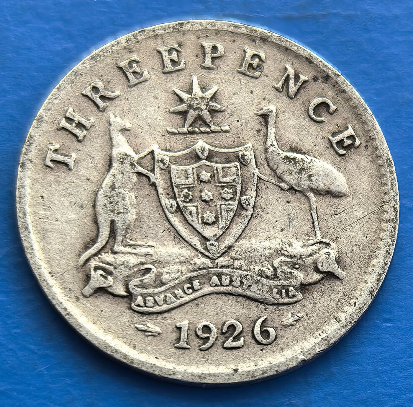 外国优质老铜币银币，周六九点倒数截拍，满百包邮，可寄存半年，喜欢朋友微信扫描二维码可直接参拍 澳大利亚高银版1926年3便士银币