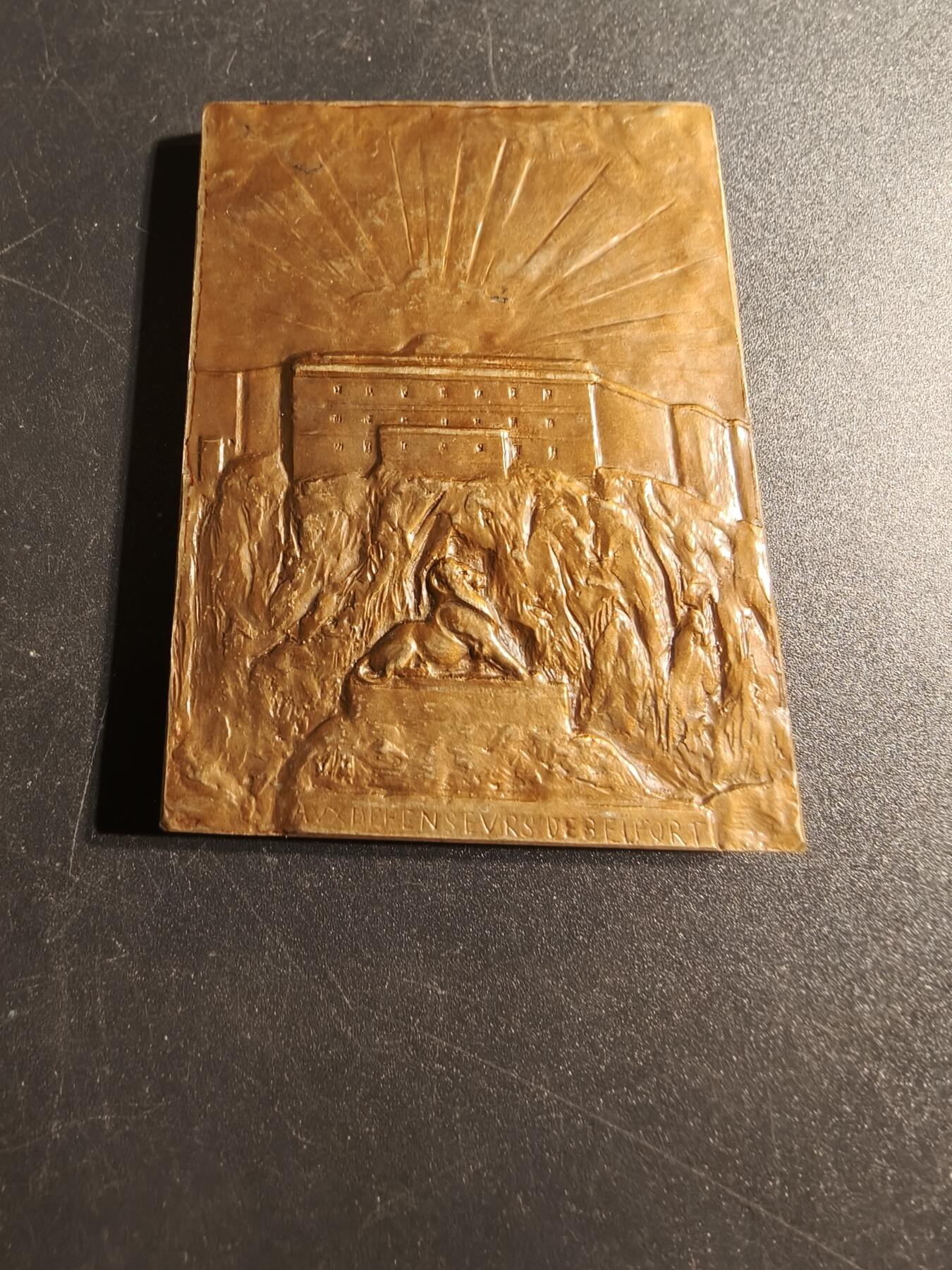 老王徽章第167期 法国阿尔萨斯传统女性方形纪念章     高浮雕     尺寸63×45mm.    重量98.1g