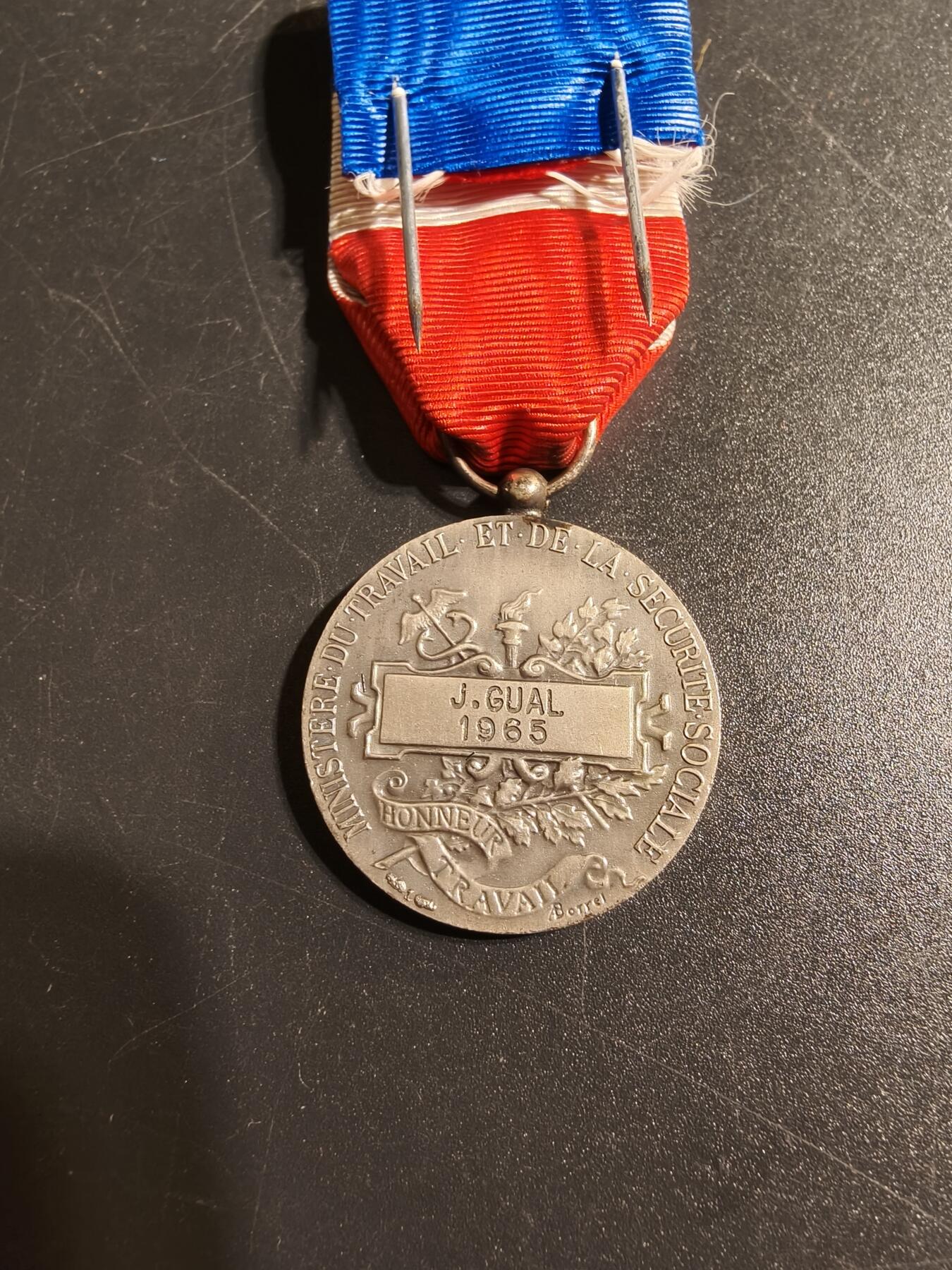 老王徽章第167期 法国银级劳工奖章    950银      12g  