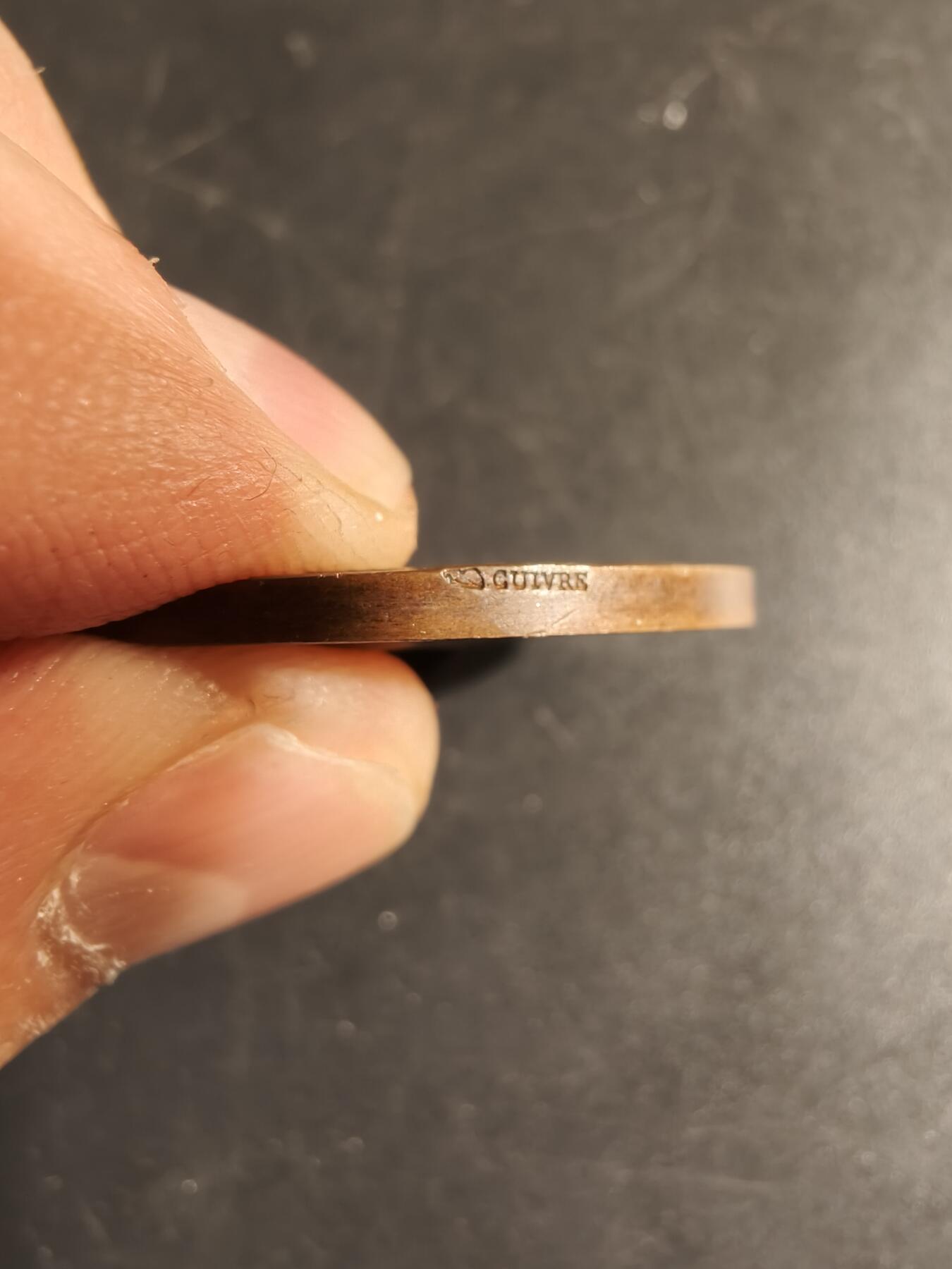 老王徽章第167期 法国苏雷兹学校大铜章     正面为法国著名政治家拉克代尔     直径36mm.    重量21.3g