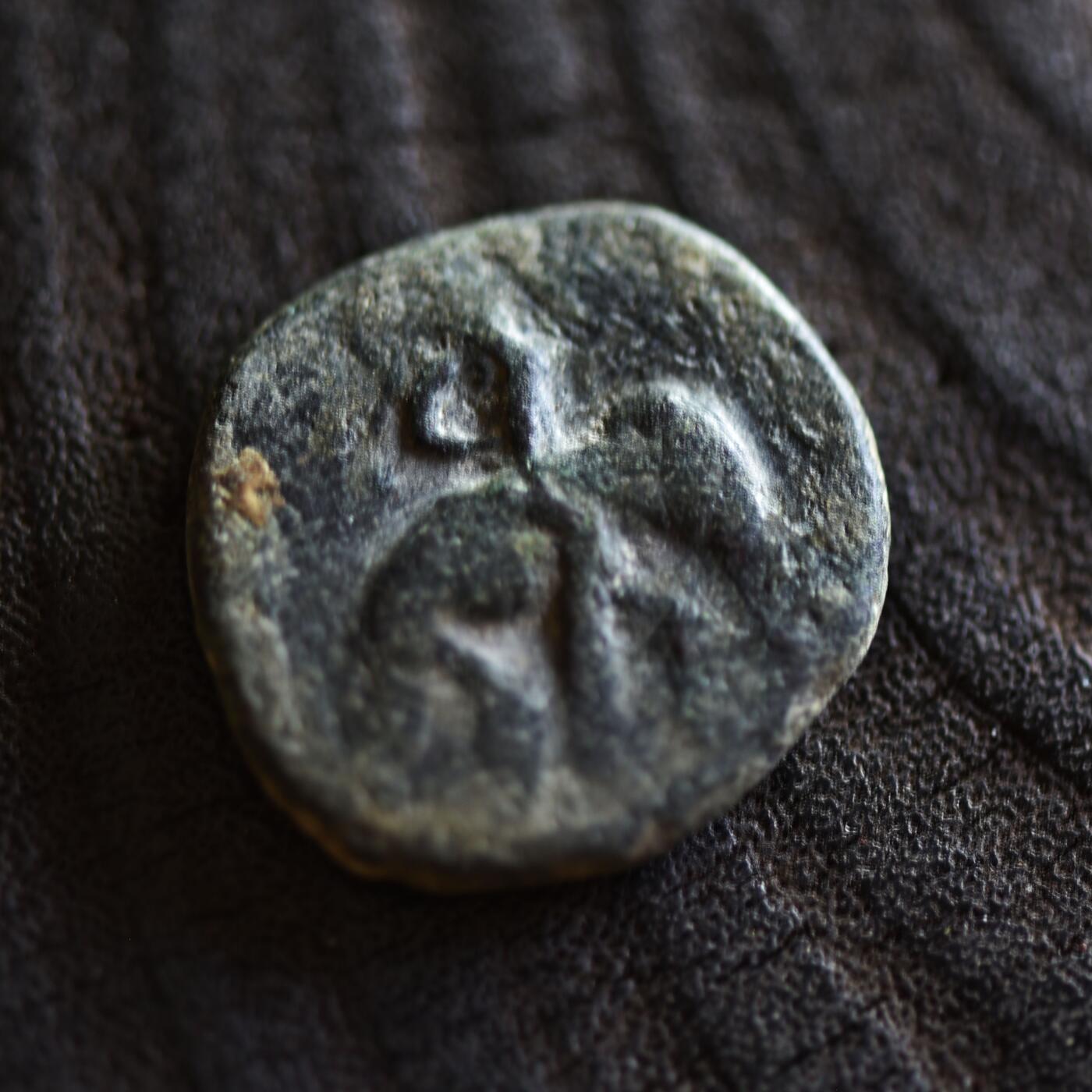 【良泉】【2025年最后一场】12月18日晚19.30点开拍！188组【直播场】西方古代钱币、丝路杂项、印章！  公元 195-230年【古印度】巴克特里亚地区的柔然人模仿胡维色迦“骑大象”大铜币，6.73克