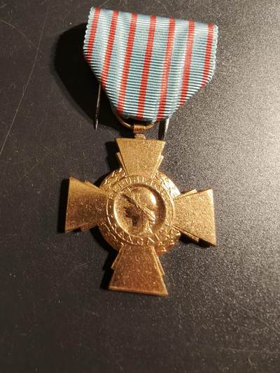 老王徽章第167期 - 法国战斗十字奖章