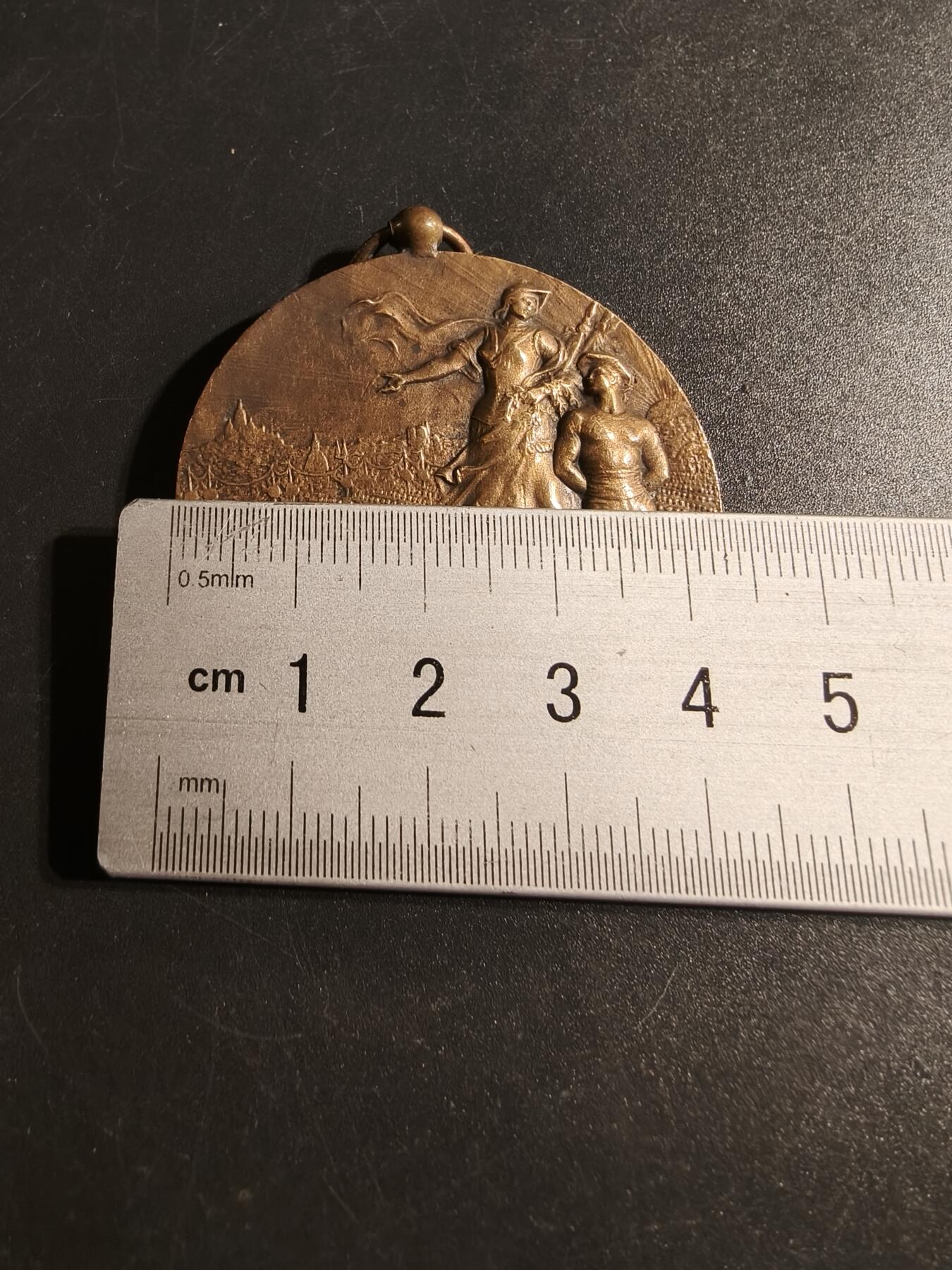 老王徽章第167期 法国体育协会铜奖章     直径44mm.   重量43.4g