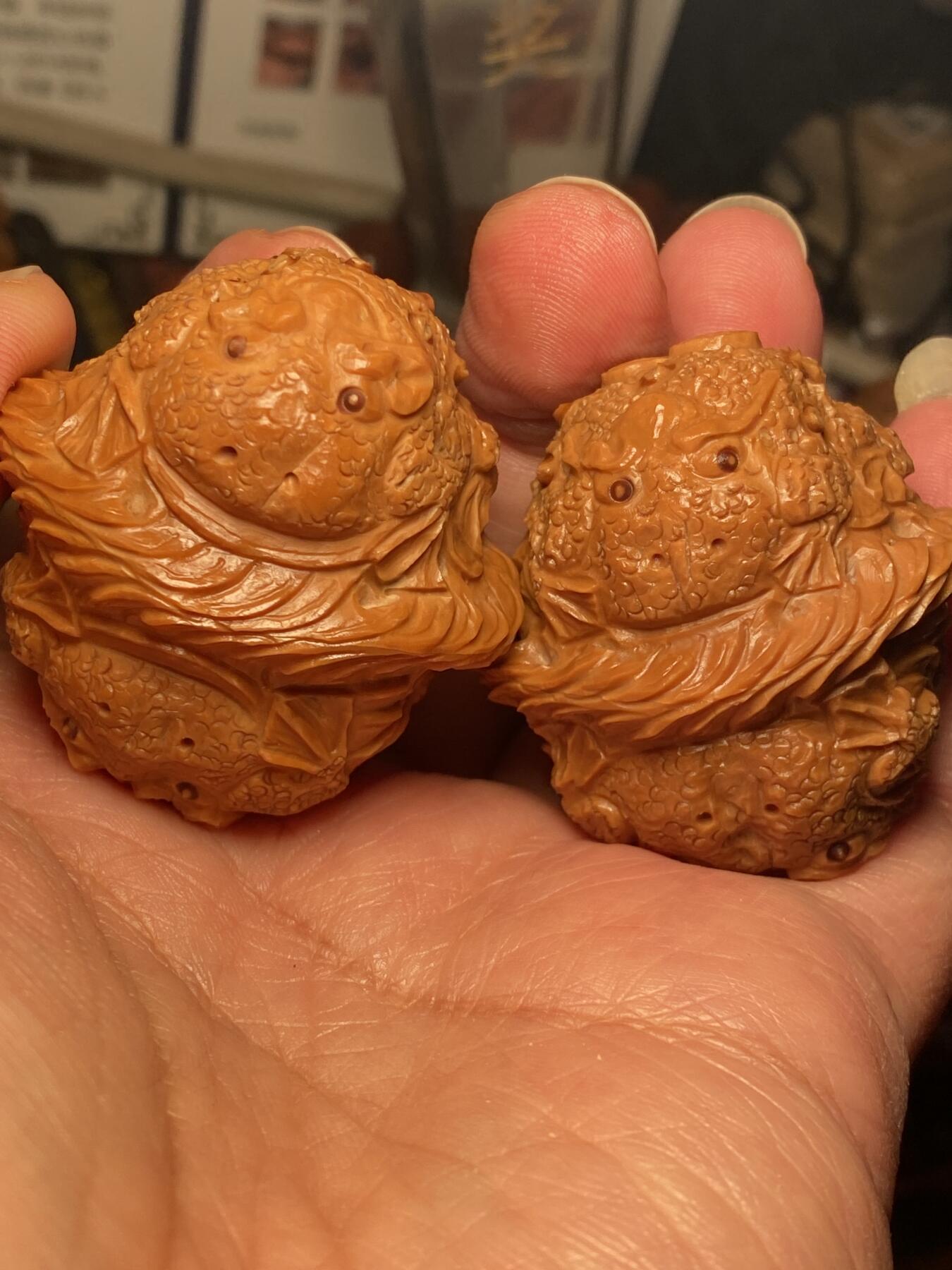 中国非物质文化遗产，苏工核雕 福利苏工核桃雕纯手工雕刻，老苏工招财进宝，蛤蟆，个性十足，表情丰富，等待有缘人，市场无同款，尺寸4。3喜欢的来