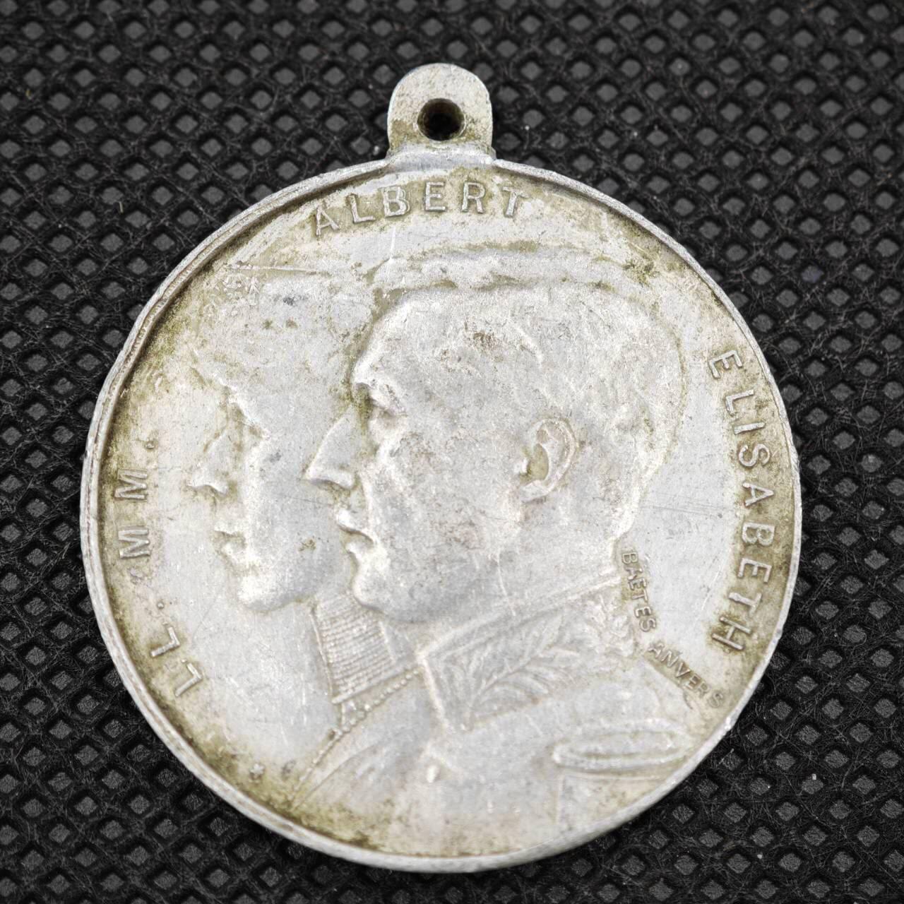 【淘币小摊】限时拍第八百一十六拍  纪念章场  满百包邮可预留两周  周一统一发货  比利时阿尔贝一世一战纪念章 直径32mm