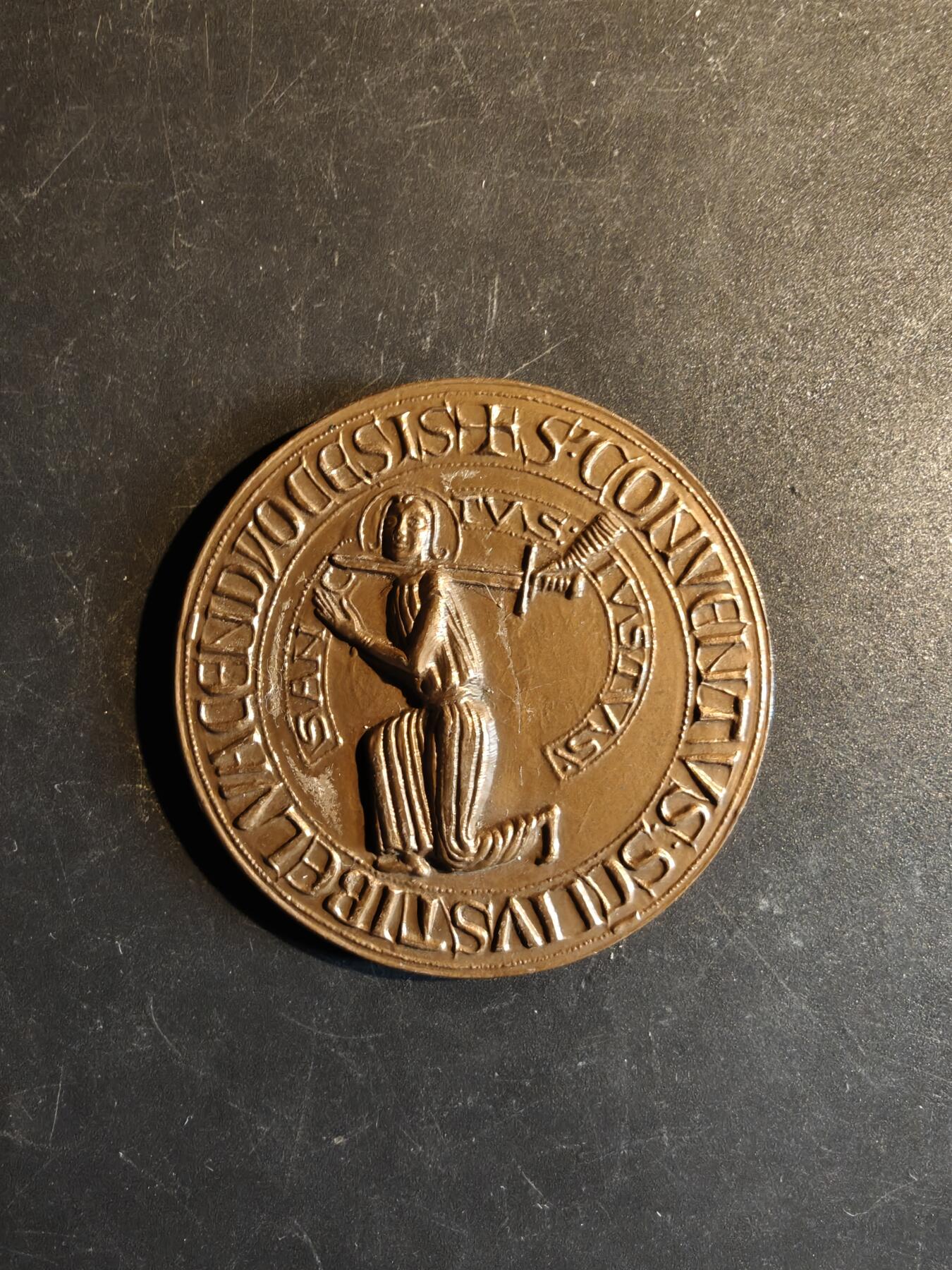 老王徽章第167期 法国圣茹斯特昂绍塞市大铜章     直径51mm.    重量80.8g