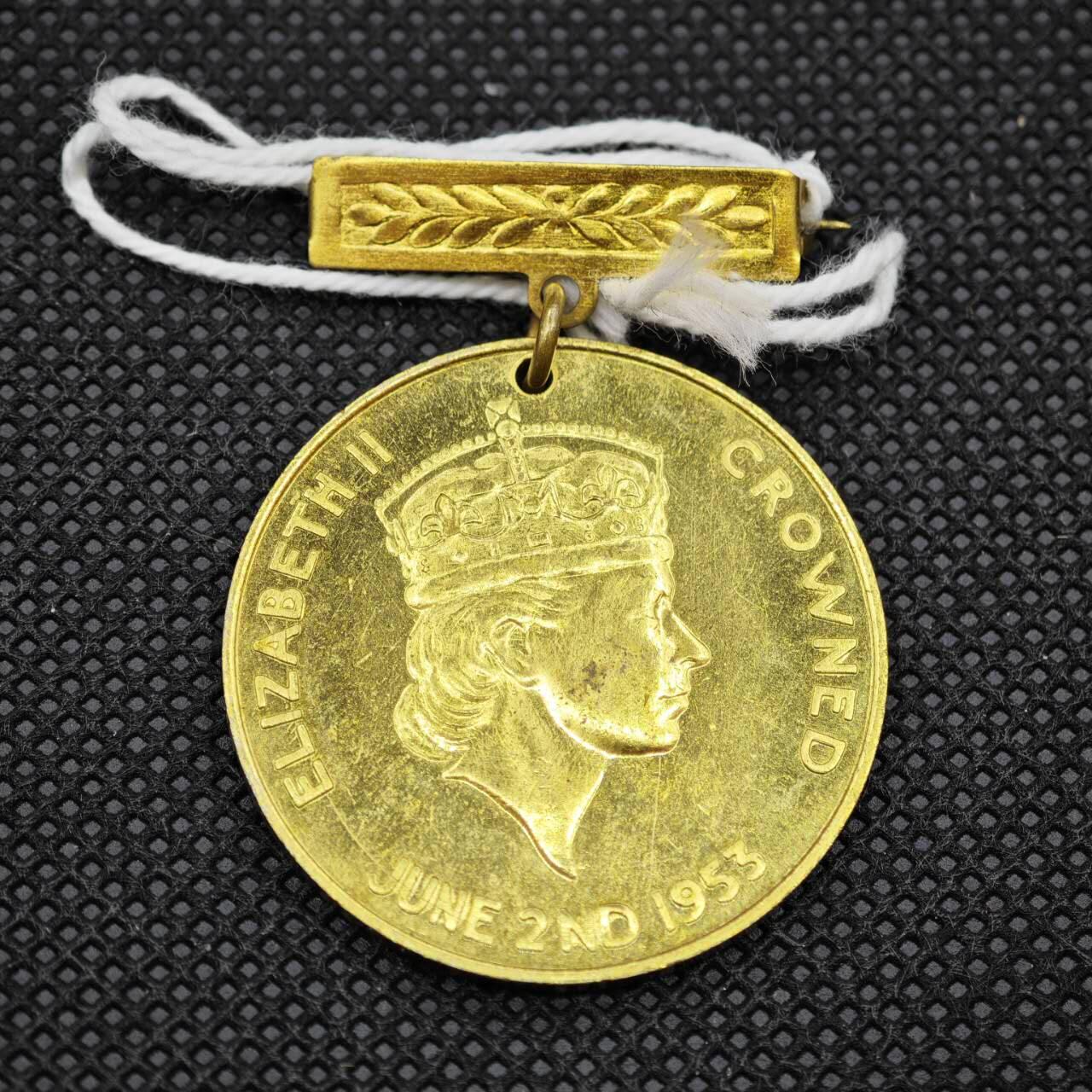 【淘币小摊】限时拍第八百一十六拍  纪念章场  满百包邮可预留两周  周一统一发货   泽西岛1953年女王登基纪念章直径35mm