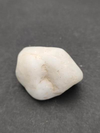 猩哥外币小铺➨【第204场】 - 和田玉原石34克