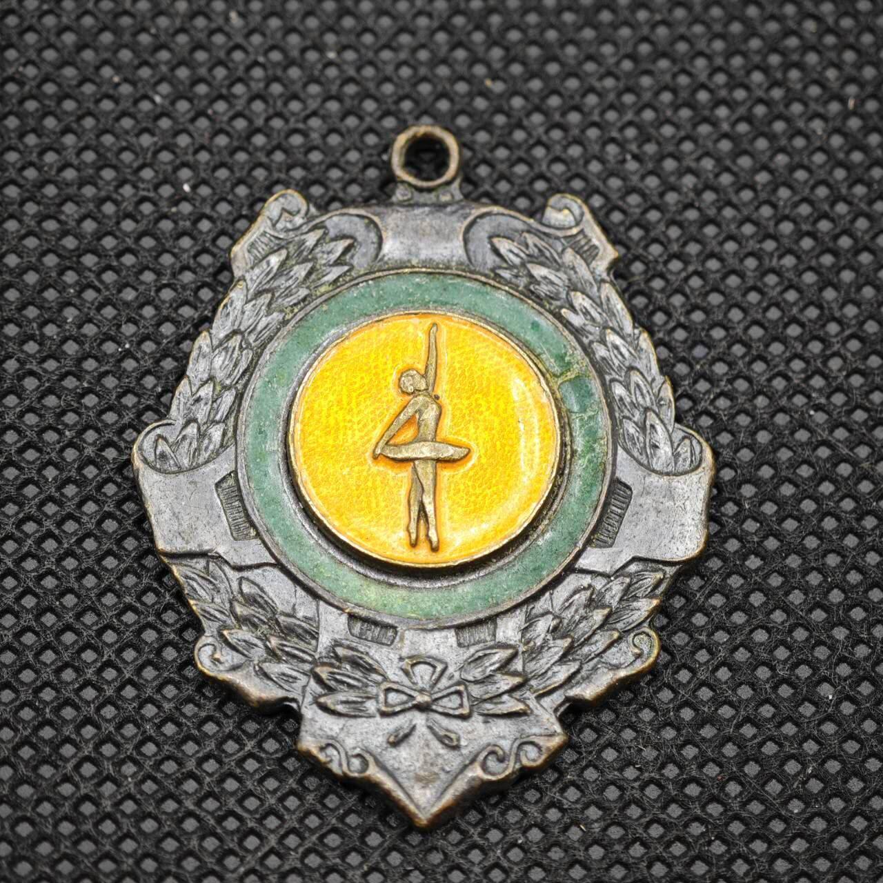 【淘币小摊】限时拍第八百一十六拍  纪念章场  满百包邮可预留两周  周一统一发货   英国舞蹈协会纪念章直径34mm