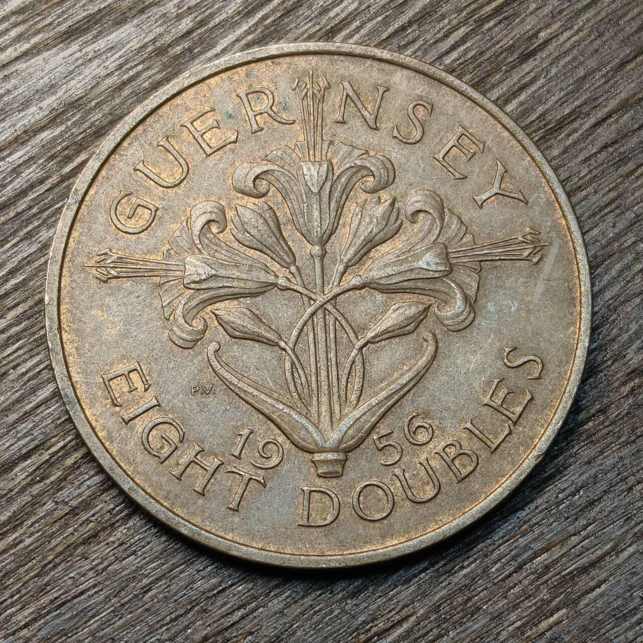 【铜匠收藏】★第134场★散币场，无佣金，30包邮。不满30元，支付5元运费。《接受代拍 代送NGC评级》 根西 1956年 8道布 百合花大铜币