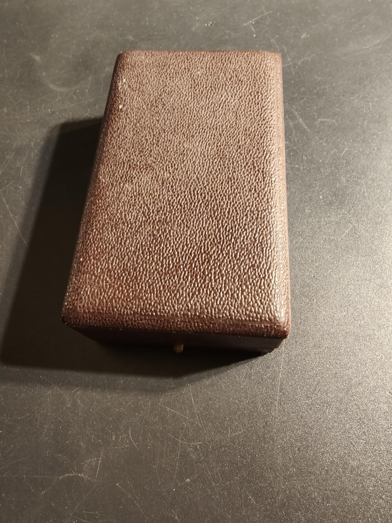 老王徽章第167期 法国军事志愿者十字勋章    四共早期950银版本    原盒