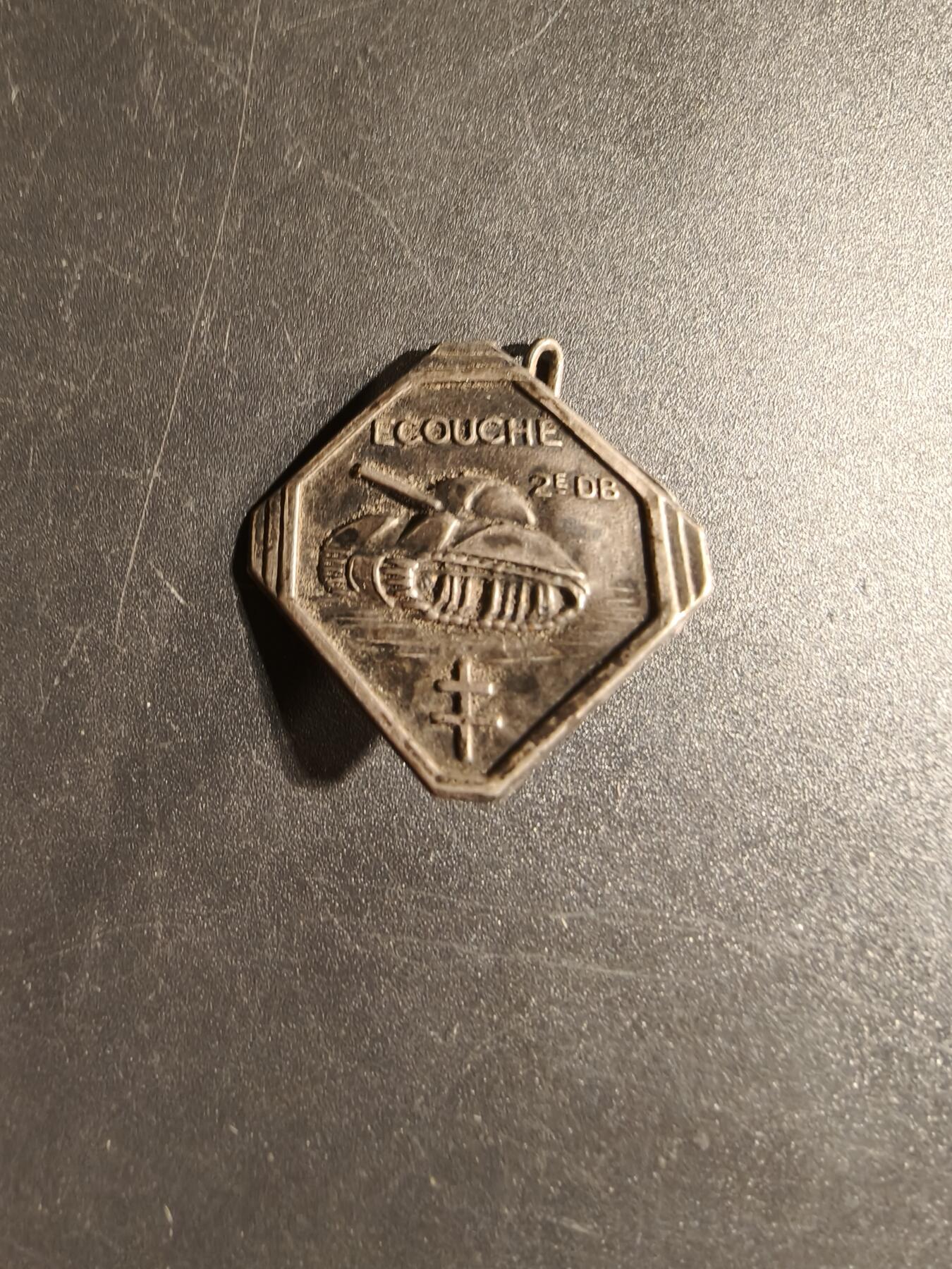 老王徽章第167期 法国二战自由法国第二装甲师老兵协会针插