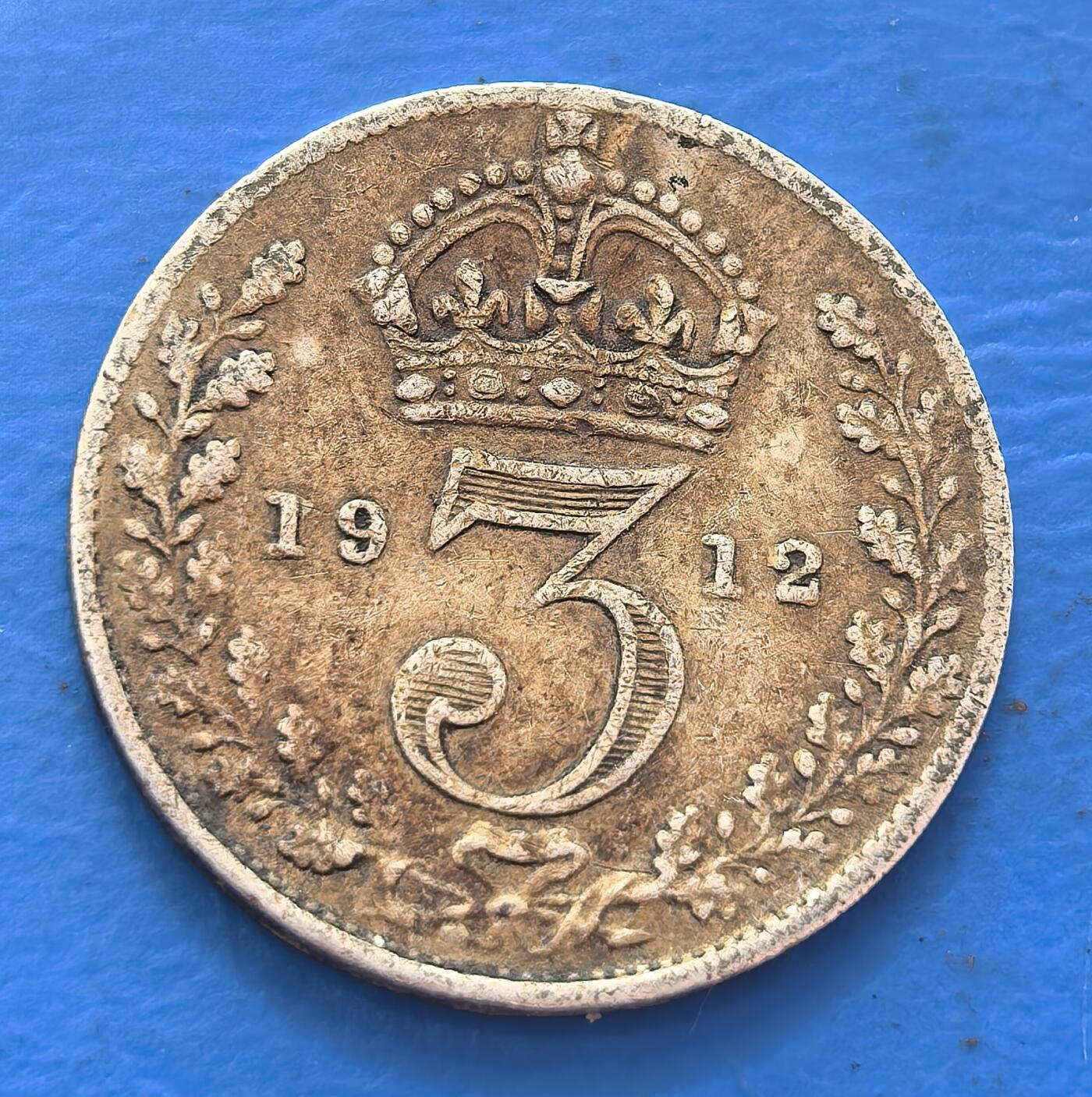 外国优质老铜币银币，周六九点倒数截拍，满百包邮，可寄存半年，喜欢朋友微信扫描二维码可直接参拍 高银英国1912年3便士银币