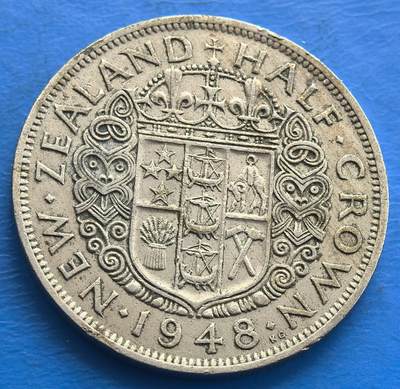 外国优质老铜币银币，周六九点倒数截拍，满百包邮，可寄存半年，喜欢朋友微信扫描二维码可直接参拍 - 新西兰1948年盾徽半克朗