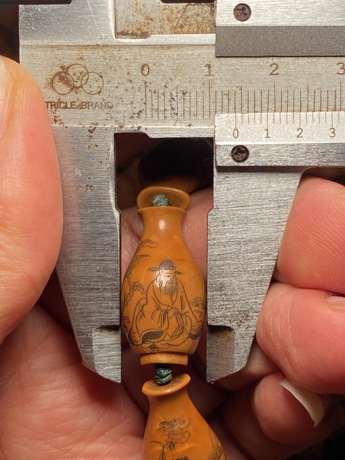 中国非物质文化遗产，苏工核雕 福利苏工核雕，纯手工雕刻，老苏工精品二花四季平安，八仙过海各显神通个性十足，等待有缘人尺寸1。4x2.6喜欢的来