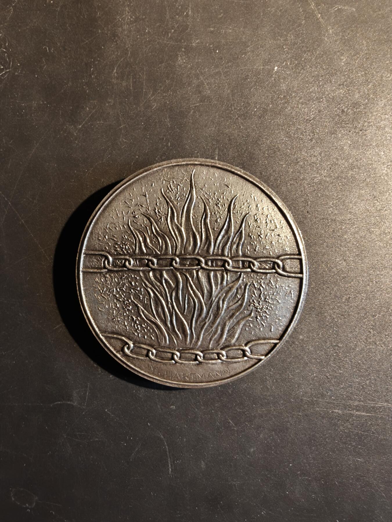 老王徽章第167期 法国圣安妮精神病中心镀银大铜章     直径66mm.    重量147.2g