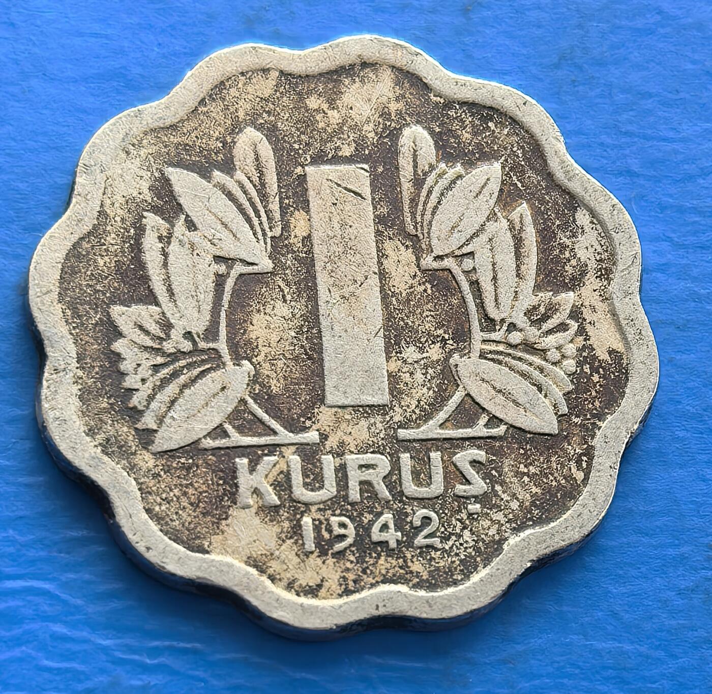 外国优质老铜币银币，周六九点倒数截拍，满百包邮，可寄存半年，喜欢朋友微信扫描二维码可直接参拍 土耳其1942年1库鲁