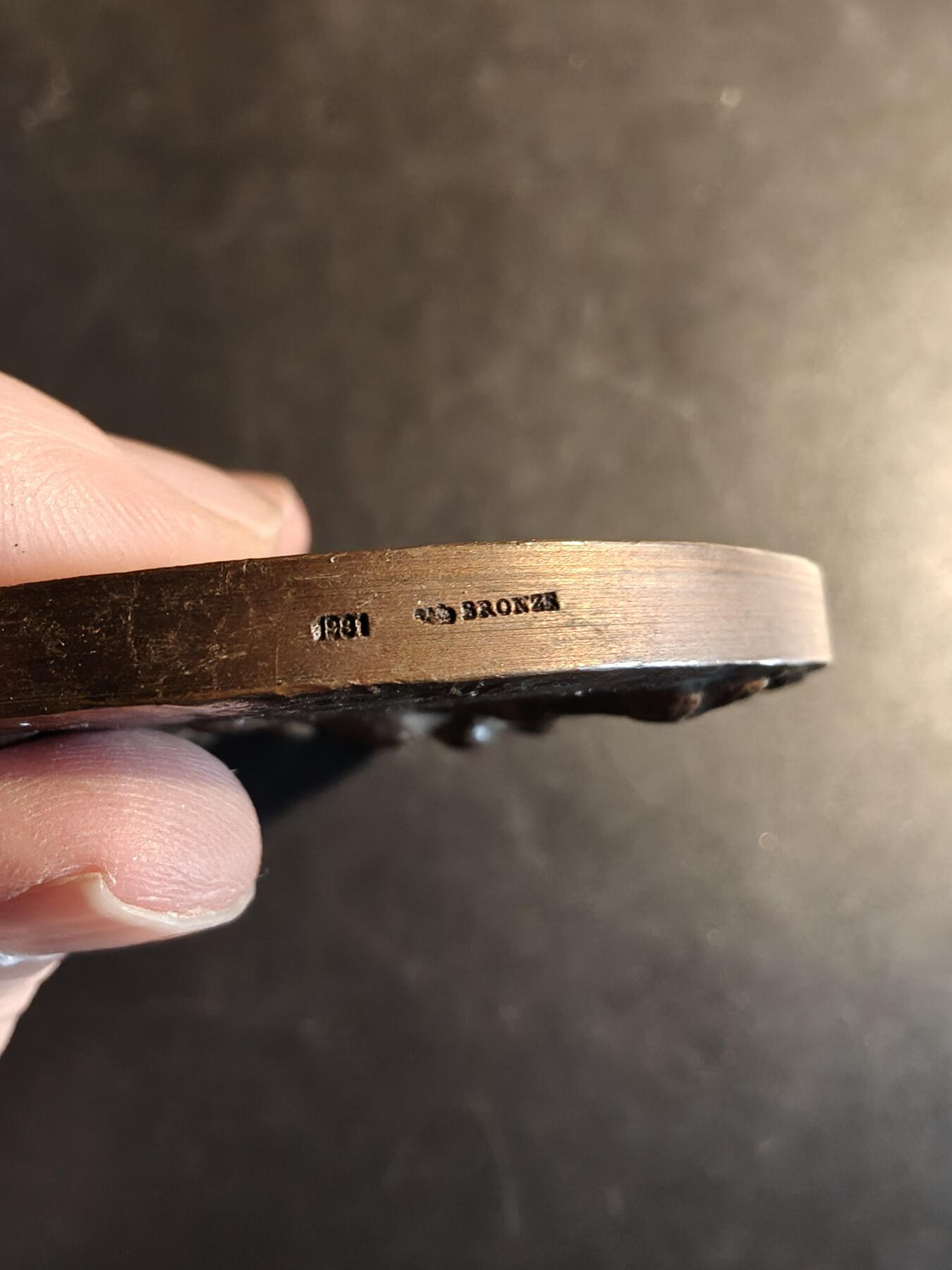 老王徽章第167期 法国1981年国际风湿病学大会大铜章     直径68mm.    重量186.1g