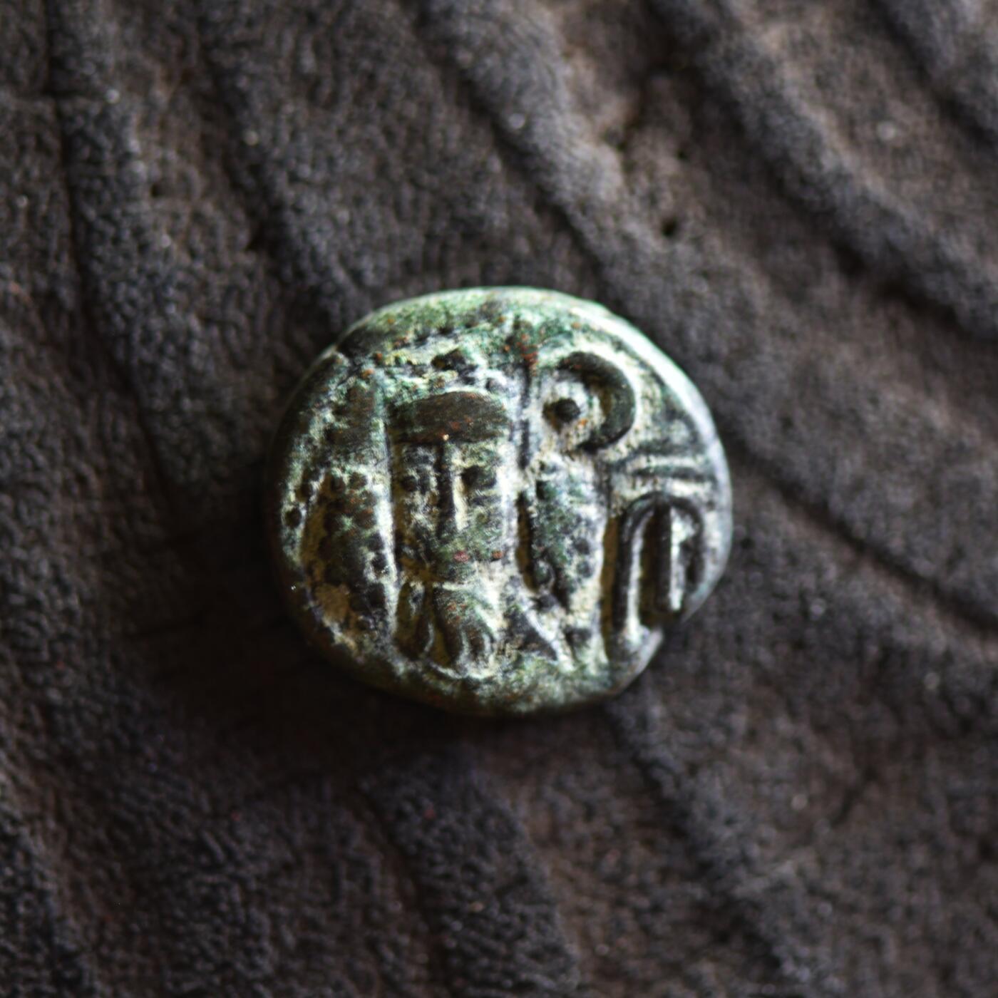 【良泉】【2025年最后一场】12月18日晚19.30点开拍！188组【直播场】西方古代钱币、丝路杂项、印章！ 公元1世纪【埃兰】奥罗德斯一世（卡姆纳斯基尔）铜币，3.54克