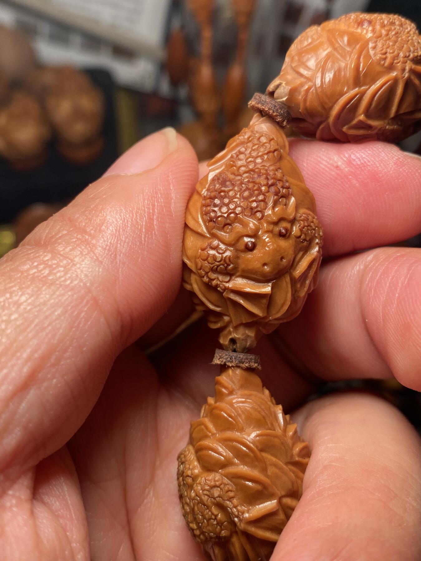 中国非物质文化遗产，苏工核雕 福利苏工核雕，纯手工雕刻，老苏工全刀工深雕，招财进宝，7星金蟾，个性十足，等待有缘人，市场无同款，尺寸2。15x3.5喜欢的来