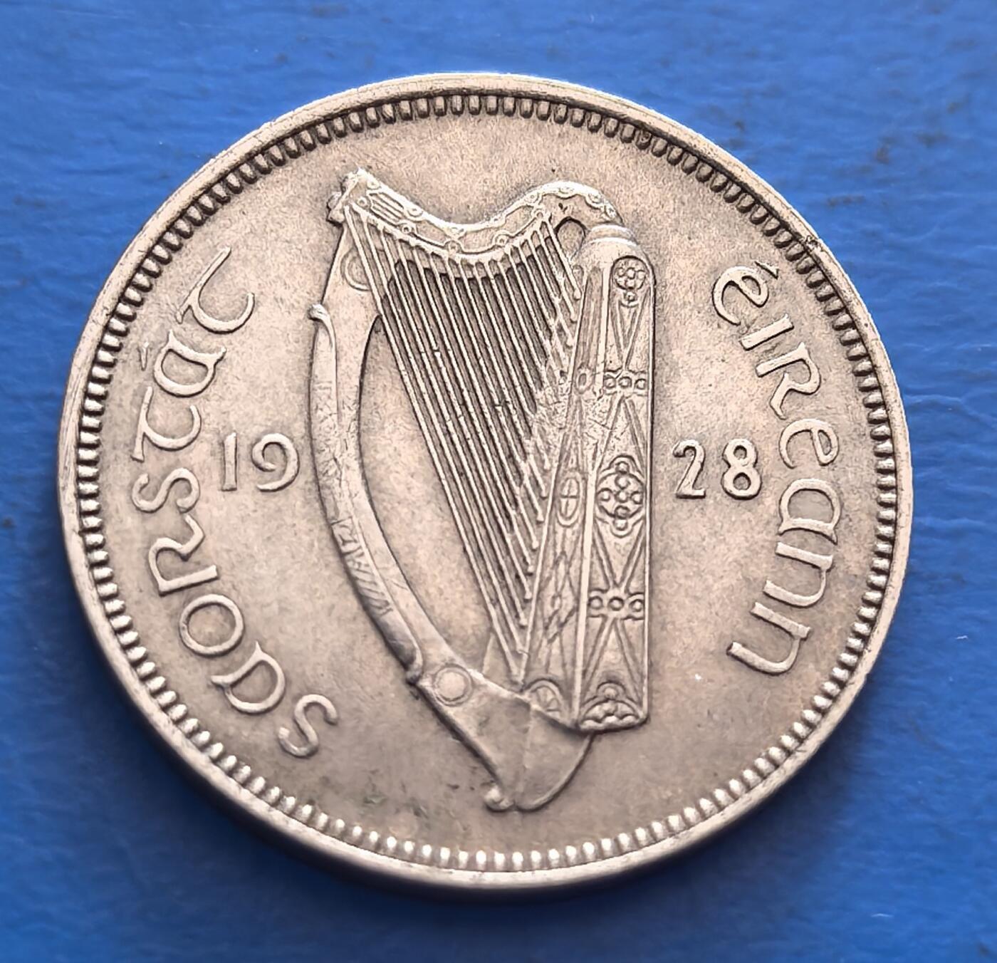 外国优质老铜币银币，周六九点倒数截拍，满百包邮，可寄存半年，喜欢朋友微信扫描二维码可直接参拍 爱尔兰1928年首年小狗6便士