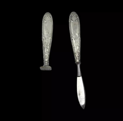 海外回流精品拍卖（五一专场） 法国回流19世纪银制火漆印章与拆信刀套装 火漆章尺寸：8.7cm，重12.8g ；拆信刀尺寸：13.6cm，14.5g手柄处含银量900，刀处为合金，雕花，工艺精美。