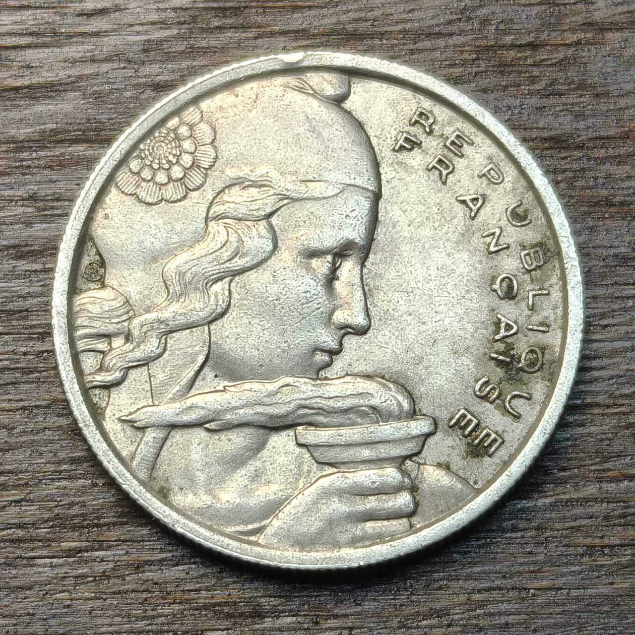 【铜匠收藏】★第134场★散币场，无佣金，30包邮。不满30元，支付5元运费。《接受代拍 代送NGC评级》 1955年 法国 100法郎