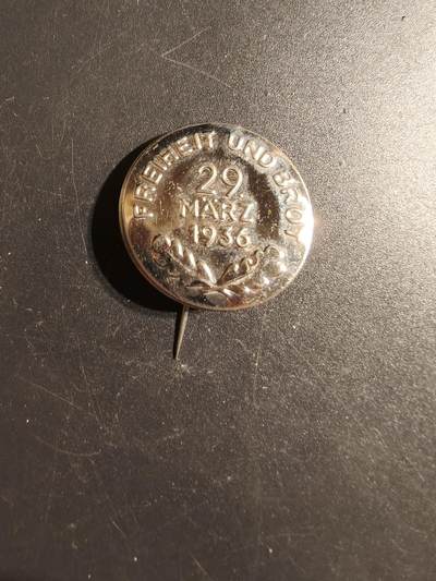 老王徽章第167期 - 德三1936“自由与面包”口号证章