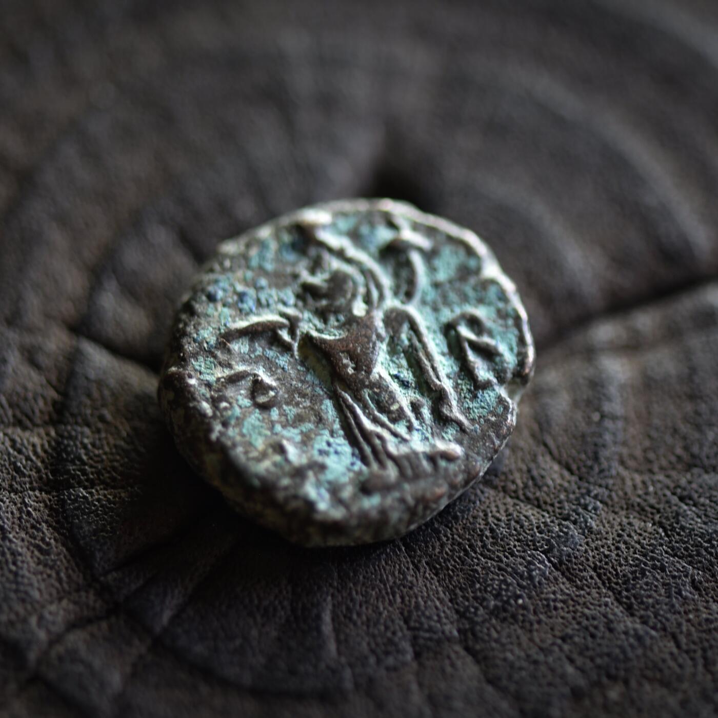 【良泉】【2025年最后一场】12月18日晚19.30点开拍！188组【直播场】西方古代钱币、丝路杂项、印章！ 【藏家出品A】7.51克，公元287-288年【古罗马】【埃及行省】【戴克里先】亚历山大港造币厂打制，公正女神，四德拉克马