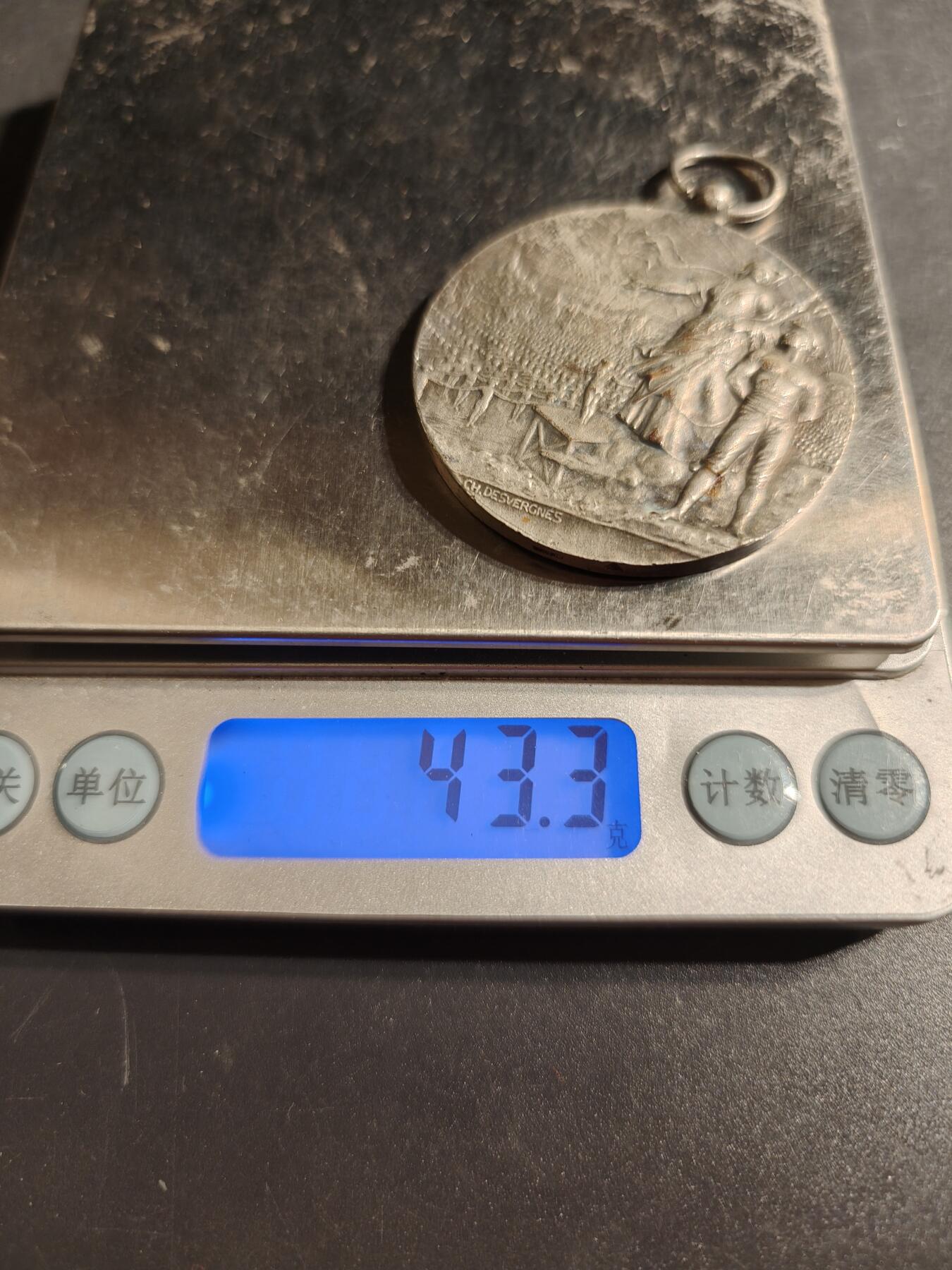 老王徽章第167期 法国体育协会镀银铜奖章     直径44mm.    重量43.3g