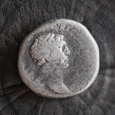 【良泉】【2025年最后一场】12月18日晚19.30点开拍！188组【直播场】西方古代钱币、丝路杂项、印章！ - 11.41克，公元110-111年【古罗马】图拉真，腓尼基行省推罗城打制“立鹰”四德拉克马银币