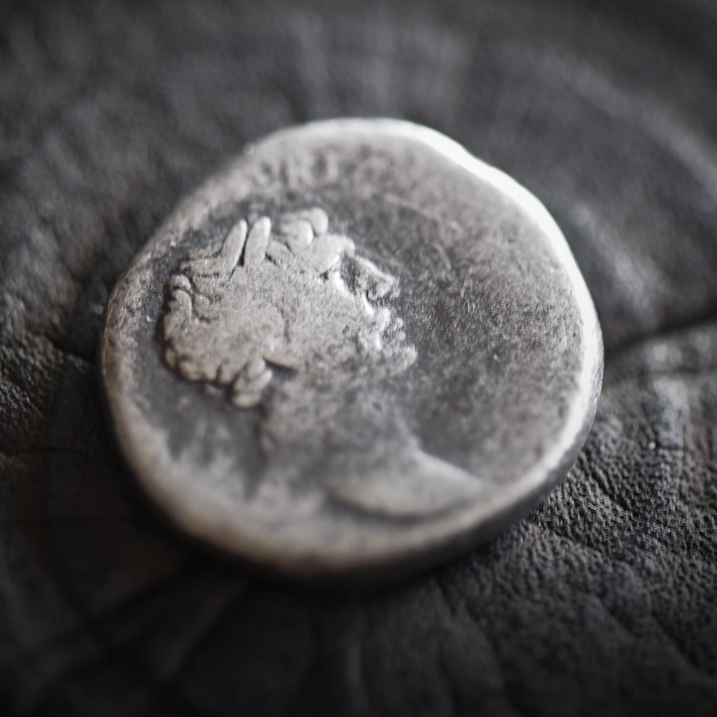 【良泉】【2025年最后一场】12月18日晚19.30点开拍！188组【直播场】西方古代钱币、丝路杂项、印章！ 11.41克，公元110-111年【古罗马】图拉真，腓尼基行省推罗城打制“立鹰”四德拉克马银币