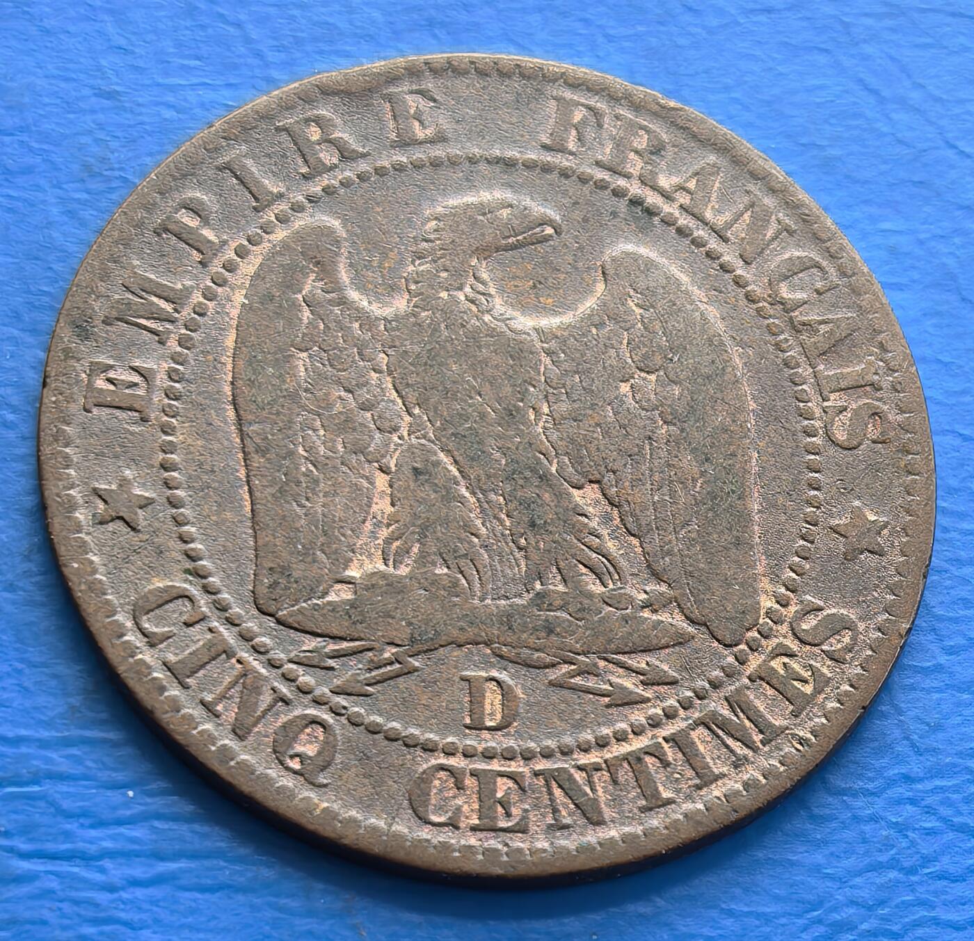 外国优质老铜币银币，周六九点倒数截拍，满百包邮，可寄存半年，喜欢朋友微信扫描二维码可直接参拍 带点铜光法国1853年5分D版