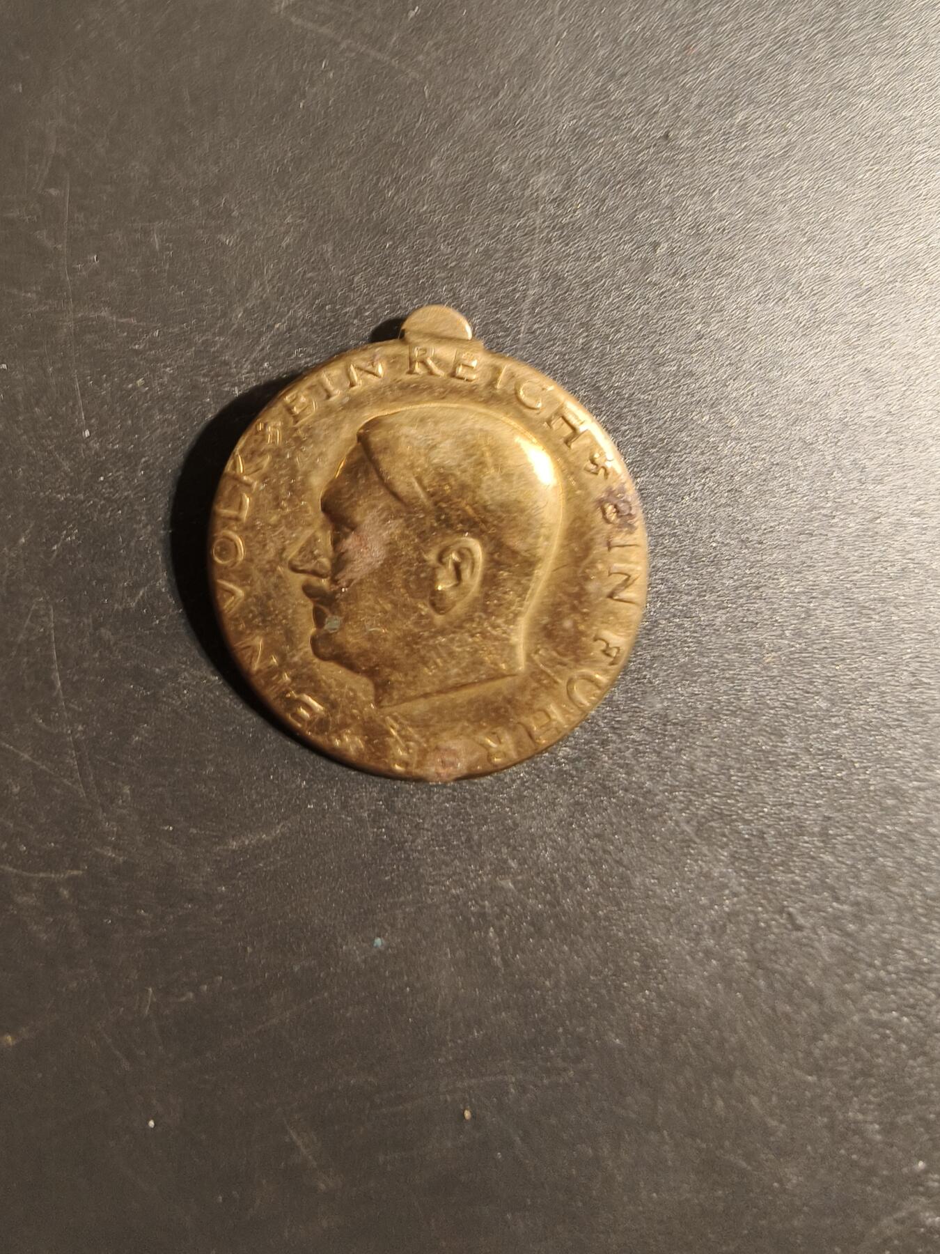 老王徽章第167期 德三小胡子（一个民族，一个帝国，一个元首）口号证章