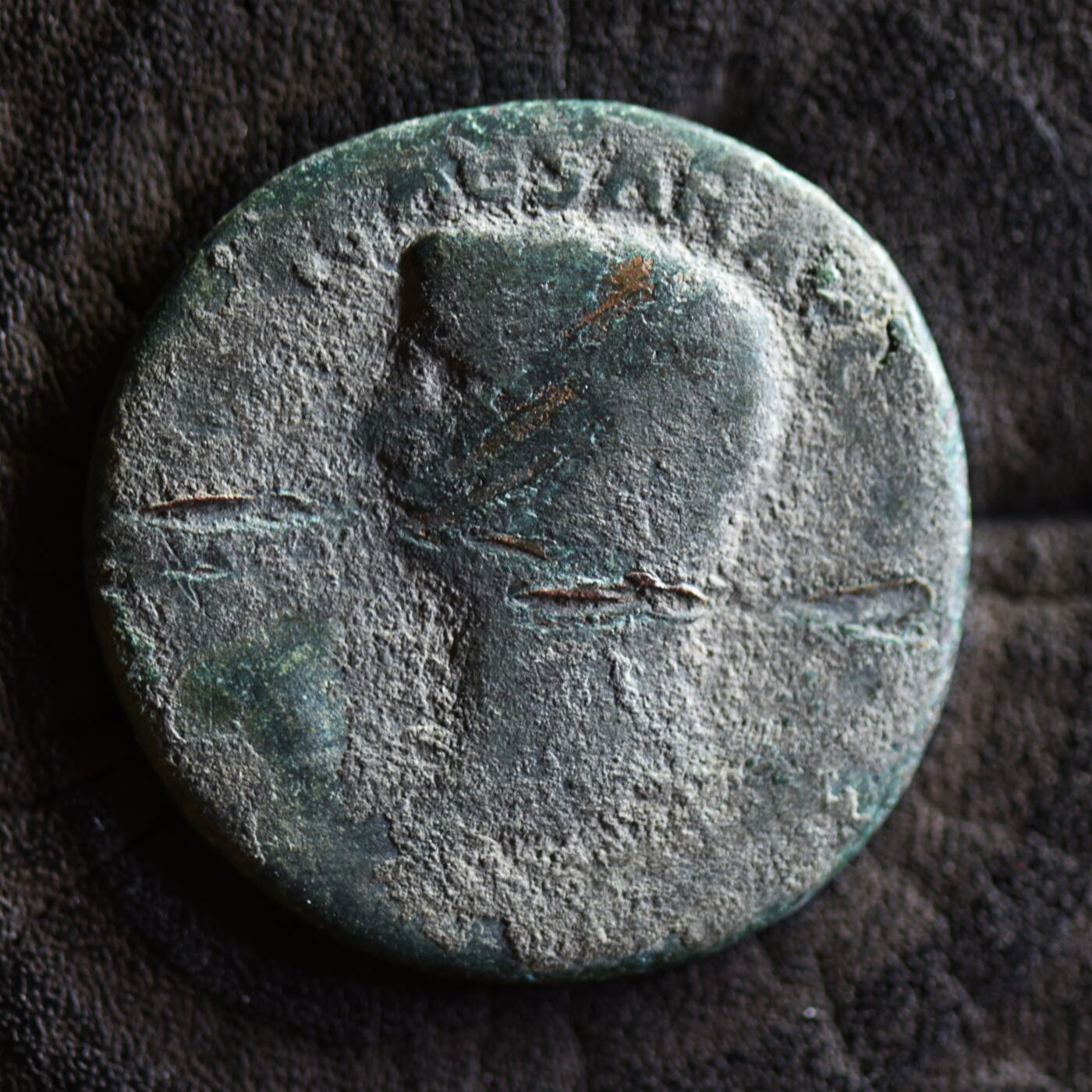 【良泉】【2025年最后一场】12月18日晚19.30点开拍！188组【直播场】西方古代钱币、丝路杂项、印章！ 公元1世纪【古罗马】奥古斯都头像，上方铭文CAESAR AVGVSTVS，不知道是奥古斯都打的还是提笔略纪念奥古斯都的，阿斯铜币，8.07克