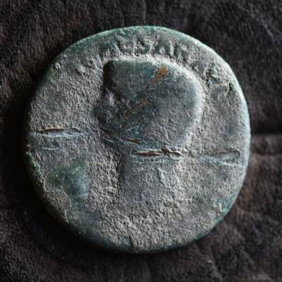 【良泉】【2025年最后一场】12月18日晚19.30点开拍！188组【直播场】西方古代钱币、丝路杂项、印章！ - 公元1世纪【古罗马】奥古斯都头像，上方铭文CAESAR AVGVSTVS，不知道是奥古斯都打的还是提笔略纪念奥古斯都的，阿斯铜币，8.07克