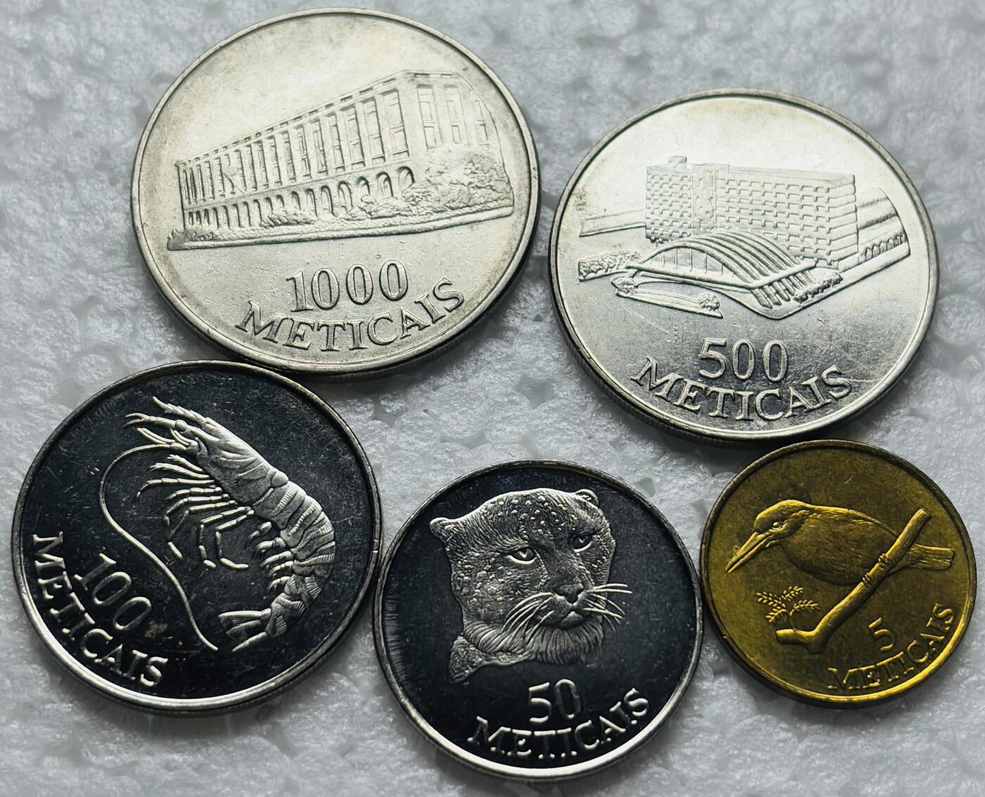 文馨钱币收藏第 284 场，【 长期接收代拍品】老藏家拍品南朝鲜李承晚时期货币，泰国大型纪念币，土耳其各时期及各国套币场 原光品相莫桑比克 5 枚套