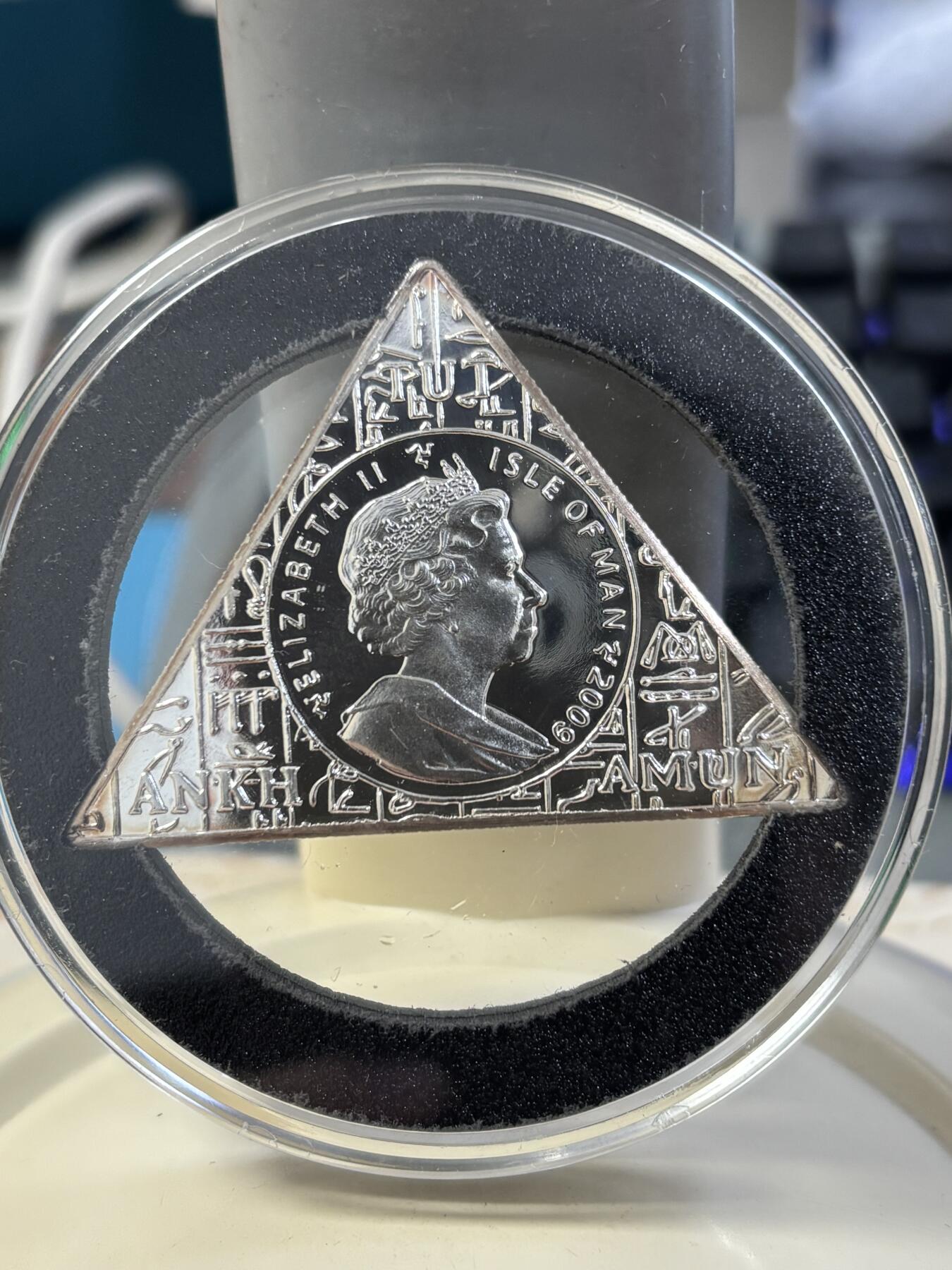 第184期拍卖 马恩2009年古埃及图坦卡门壁画三角纪念银币，999银，1盎司，发行3000枚