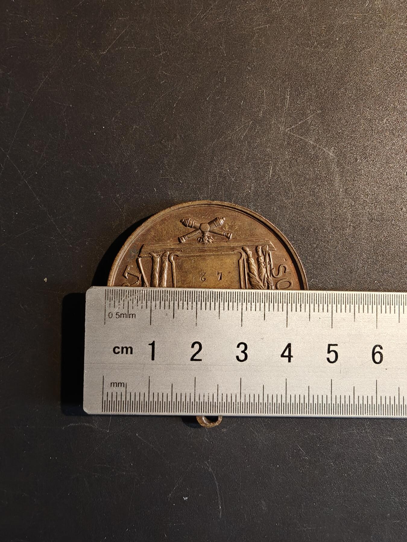 老王徽章第167期 法国1896 年兵役抽签铜奖章       直径45mm.    重量33.7g