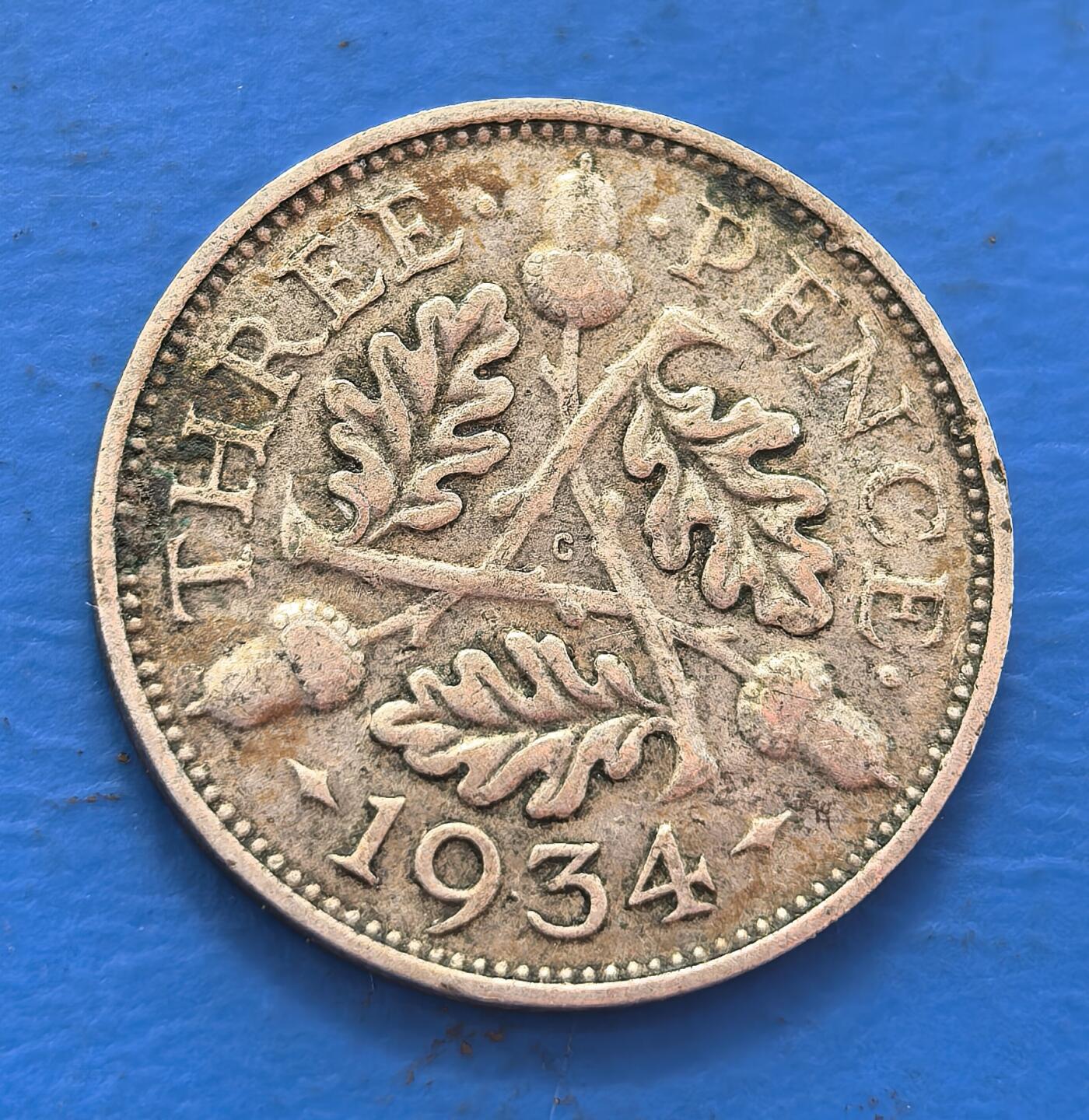 外国优质老铜币银币，周六九点倒数截拍，满百包邮，可寄存半年，喜欢朋友微信扫描二维码可直接参拍 英国1934年3便士银币