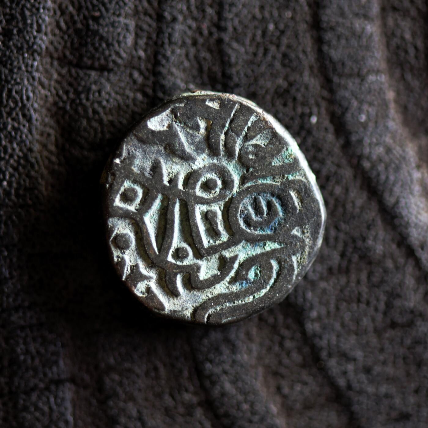 【良泉】【2025年最后一场】12月18日晚19.30点开拍！188组【直播场】西方古代钱币、丝路杂项、印章！ 公元1169-1177年【乔汉王朝】拉贾·索姆斯瓦拉·提婆，吉塔尔，3.4克