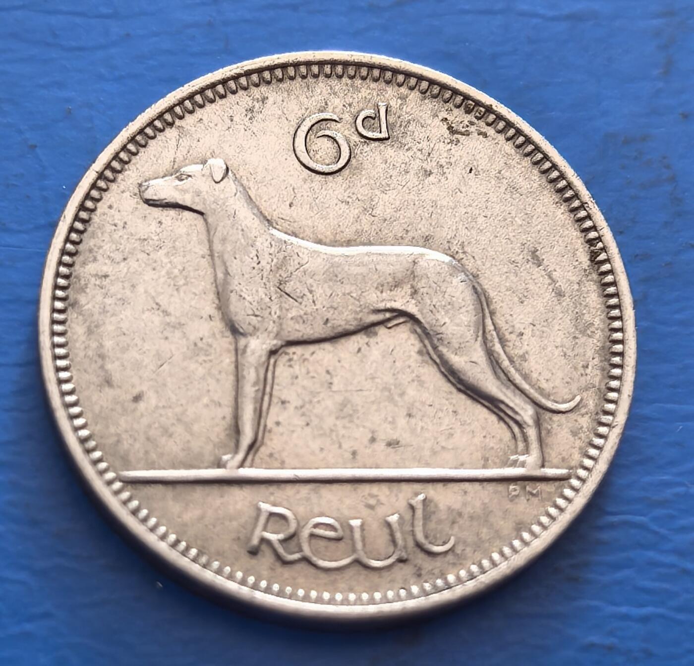 外国优质老铜币银币，周六九点倒数截拍，满百包邮，可寄存半年，喜欢朋友微信扫描二维码可直接参拍 爱尔兰1928年首年小狗6便士