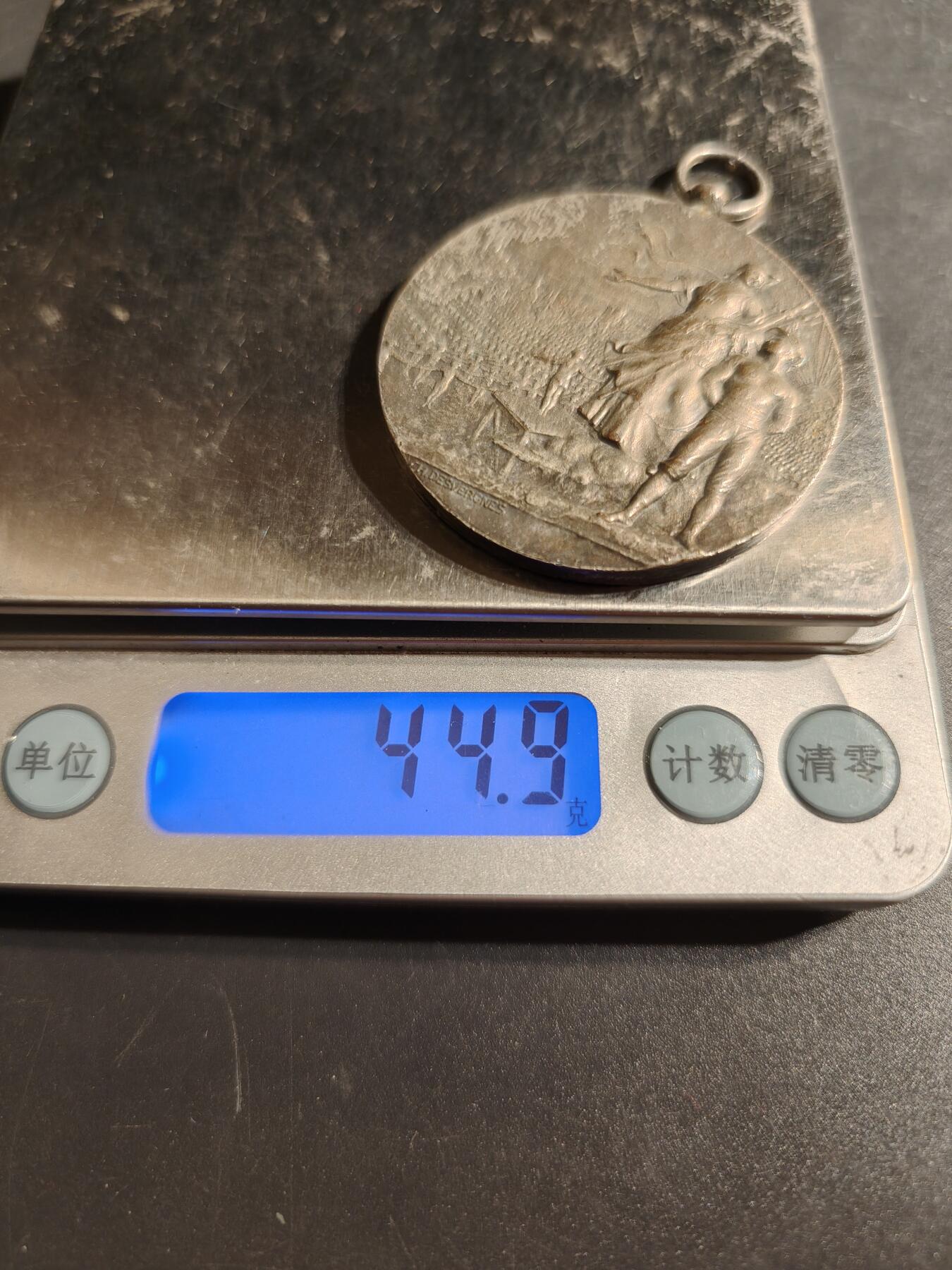 老王徽章第167期 法国体育协会镀银铜奖章     直径44mm.   重量44.9g