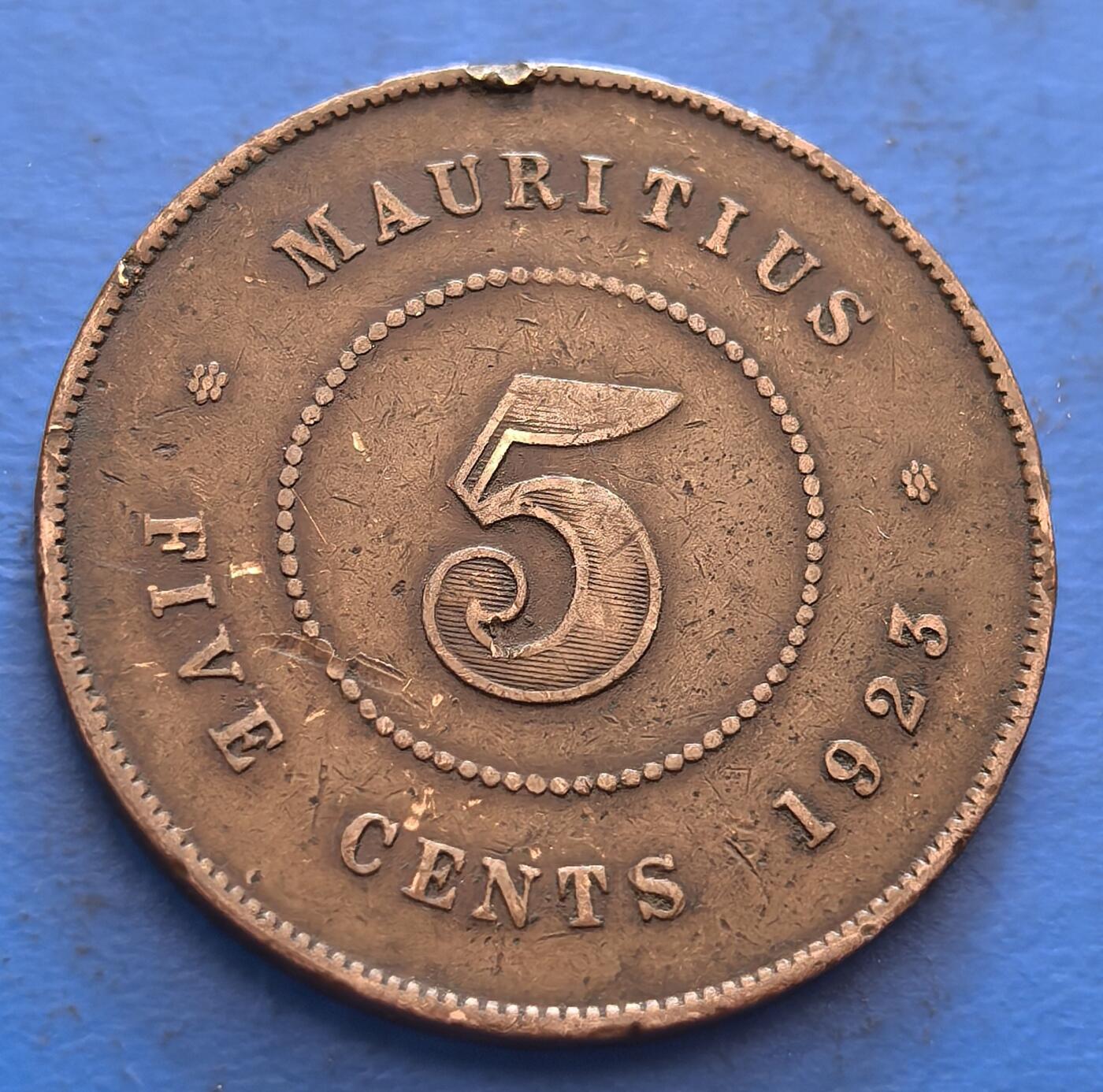 外国优质老铜币银币，周六九点倒数截拍，满百包邮，可寄存半年，喜欢朋友微信扫描二维码可直接参拍 少见毛里求斯1923年5分